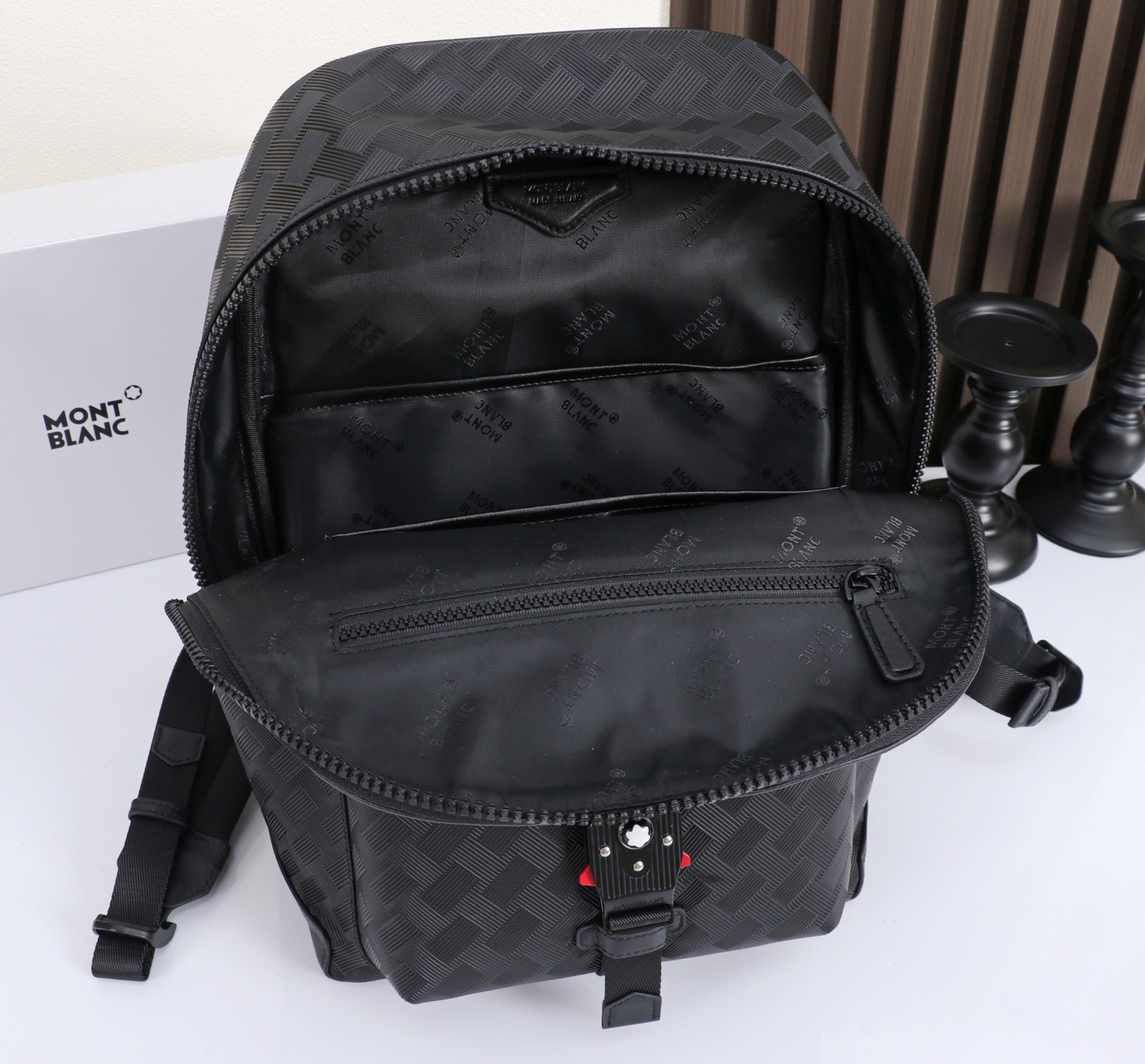 MONTBLANC全新万宝龙风尚3.0系列M双肩背包经典黑 型号:MB# 材质:头层牛皮 (原版皮) 包装:专柜同步包装 MONTBLANC全新万宝龙风尚3.0系列M双肩背包经典黑 型号:MB# 材质:头层牛皮 (原版皮) 包装:专柜同步包装