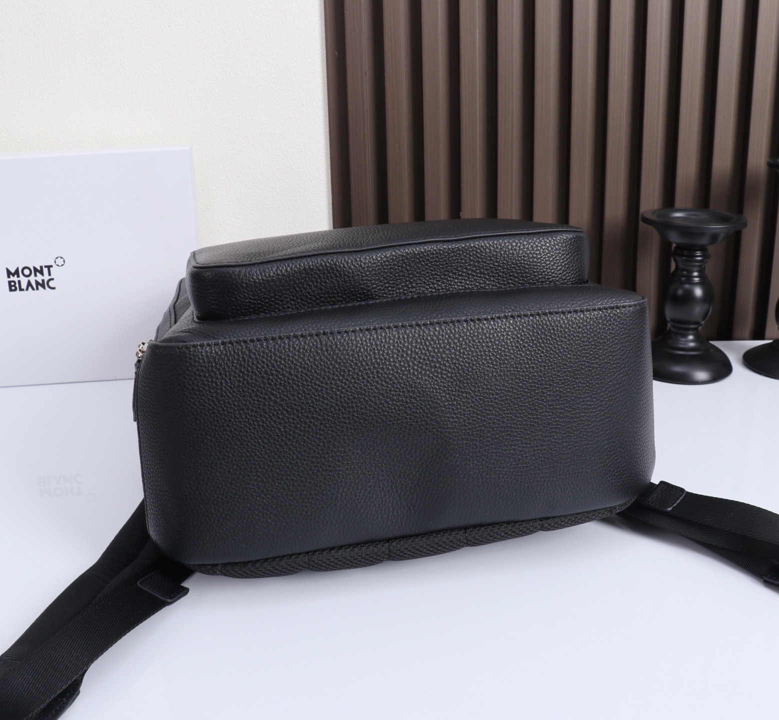 MONTBLANC 万宝龙软皮精选系列双肩背包 型号:MB# 材质:专柜皮牛皮 款式:来自万宝龙专柜购版打造 包装:专柜 MONTBLANC 万宝龙软皮精选系列双肩背包 型号:MB# 材质:专柜皮牛皮 款式:来自万宝龙专柜购版打造 包装:专柜