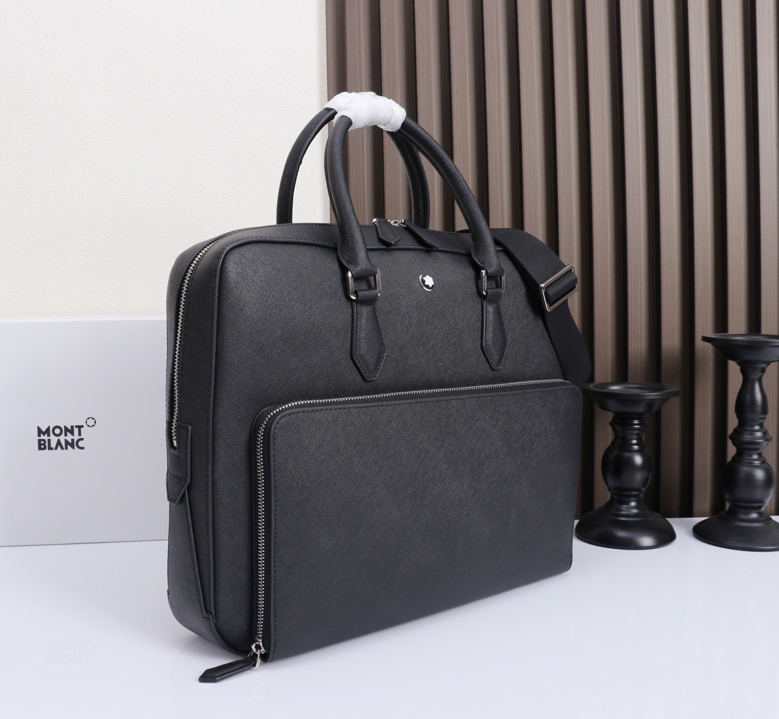 MONTBLANC 全新万宝龙匠心系列中号公文包 型号：# 材质：头层牛皮（原版皮） 款式：来自万宝龙专柜（高品质、支持
