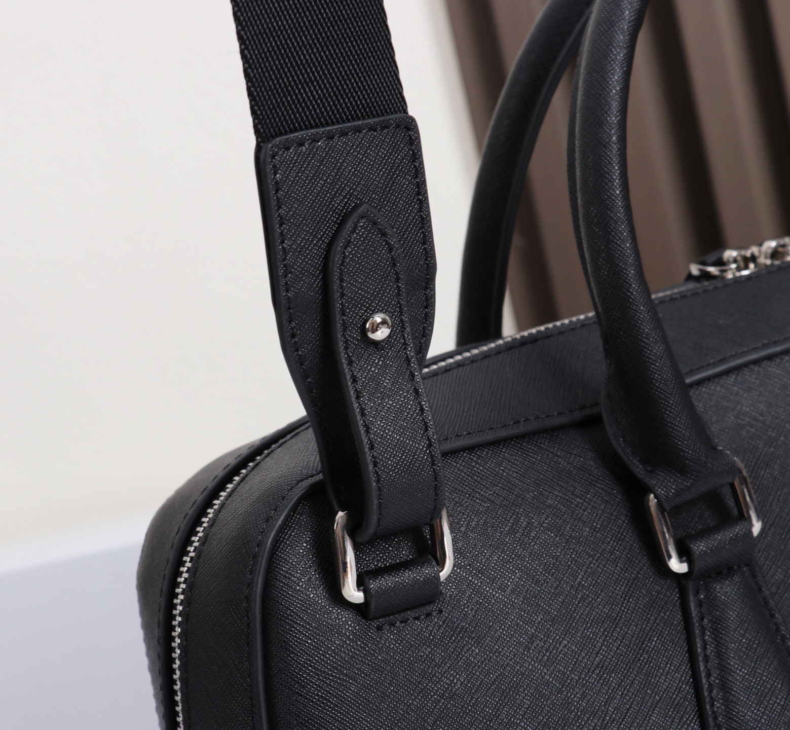 MONTBLANC 全新万宝龙匠心系列中号公文包 型号：# 材质：头层牛皮（原版皮） 款式：来自万宝龙专柜（高品质、支持