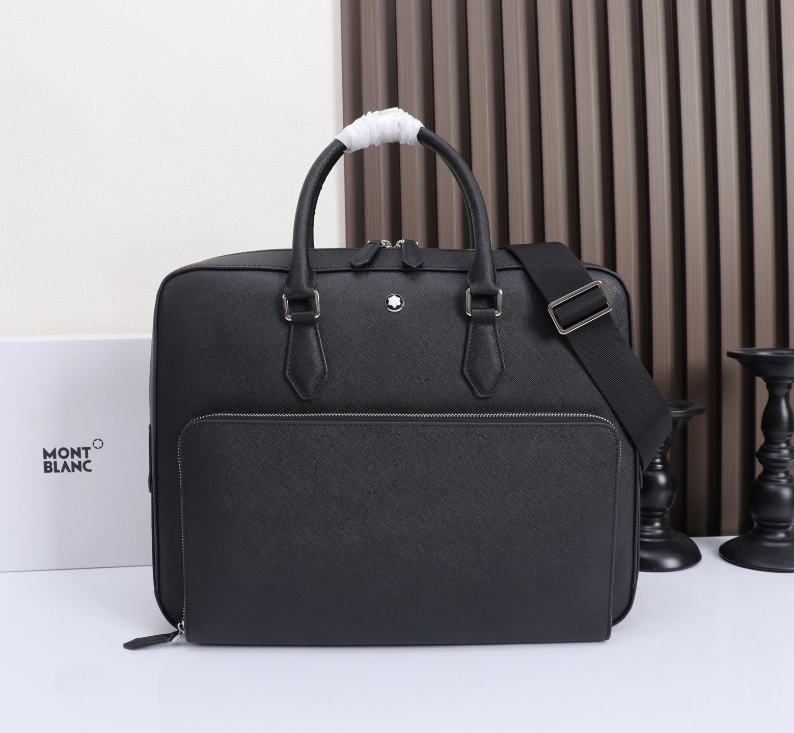 MONTBLANC 全新万宝龙匠心系列中号公文包 型号：# 材质：头层牛皮（原版皮） 款式：来自万宝龙专柜（高品质、支持