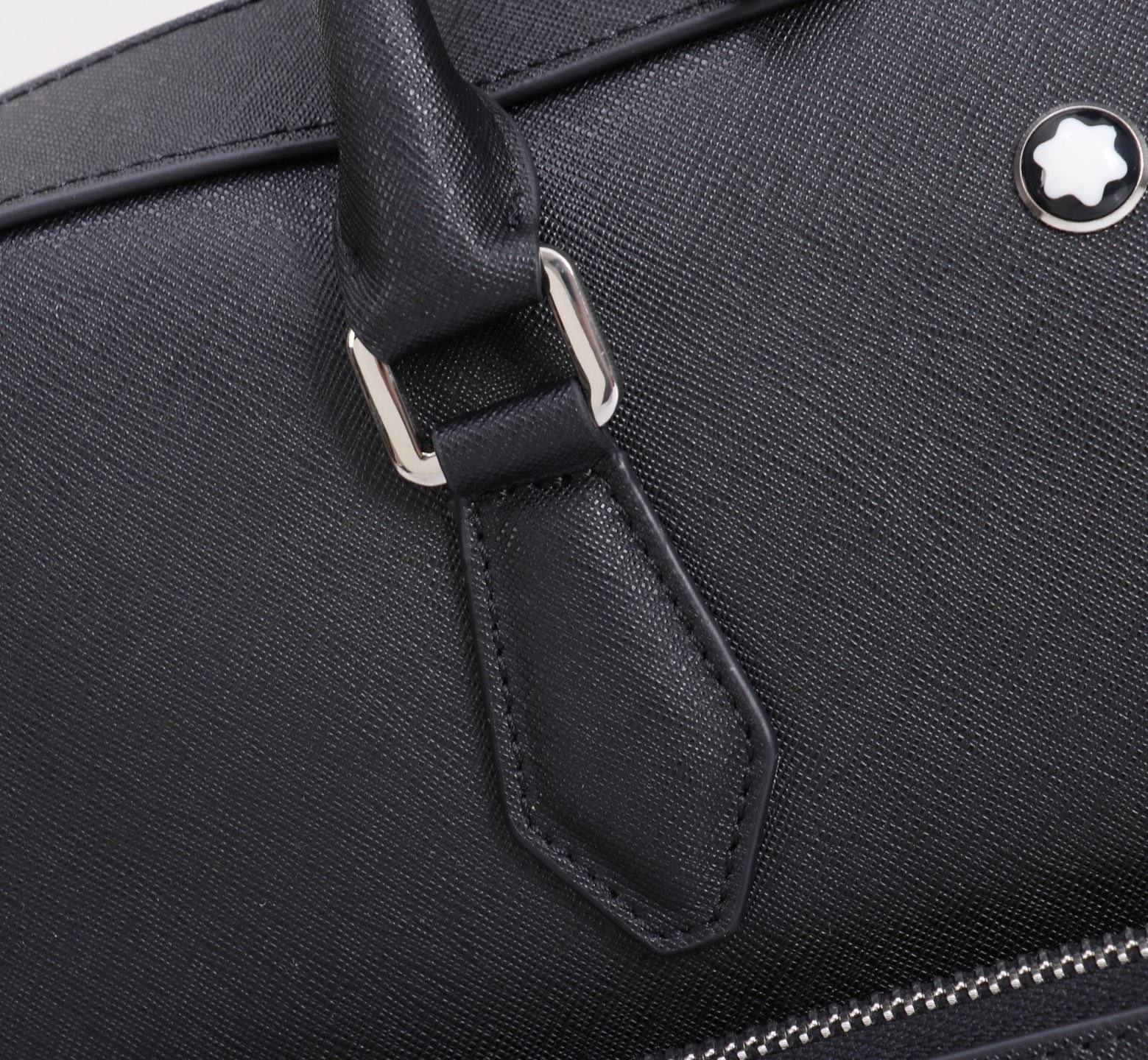 MONTBLANC 全新万宝龙匠心系列中号公文包 型号：# 材质：头层牛皮（原版皮） 款式：来自万宝龙专柜（高品质、支持
