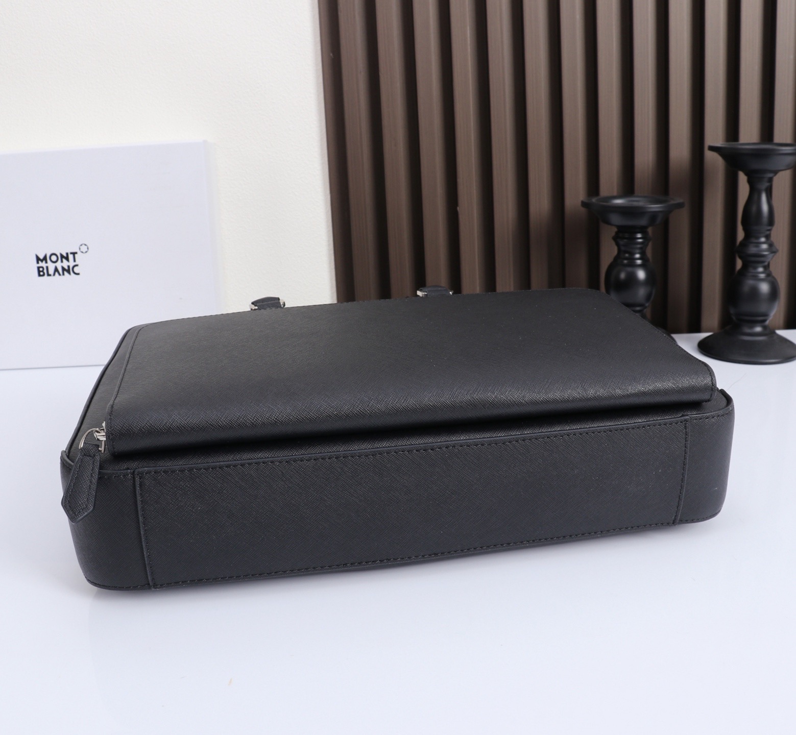 MONTBLANC 全新万宝龙匠心系列中号公文包 型号：# 材质：头层牛皮（原版皮） 款式：来自万宝龙专柜（高品质、支持