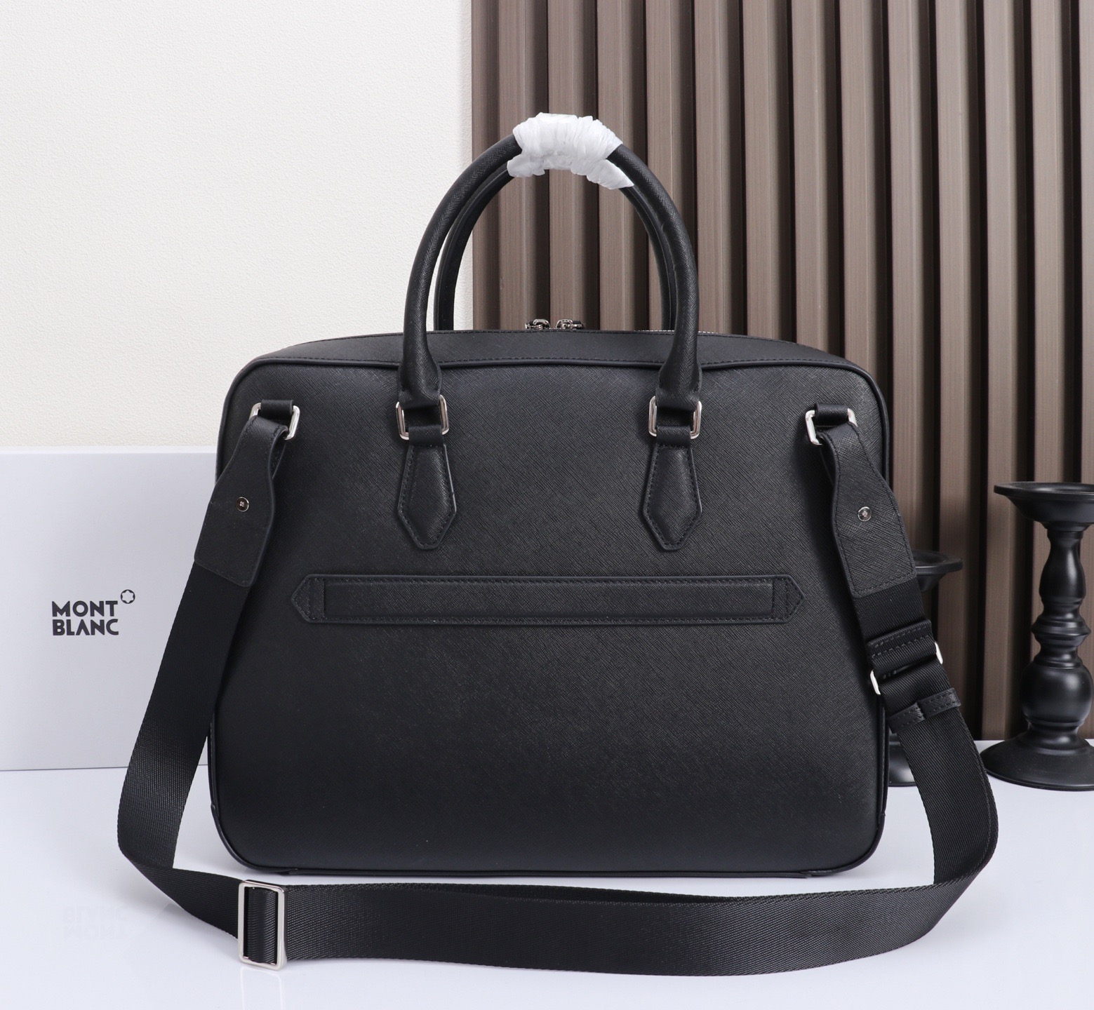 MONTBLANC 全新万宝龙匠心系列中号公文包 型号：# 材质：头层牛皮（原版皮） 款式：来自万宝龙专柜（高品质、支持