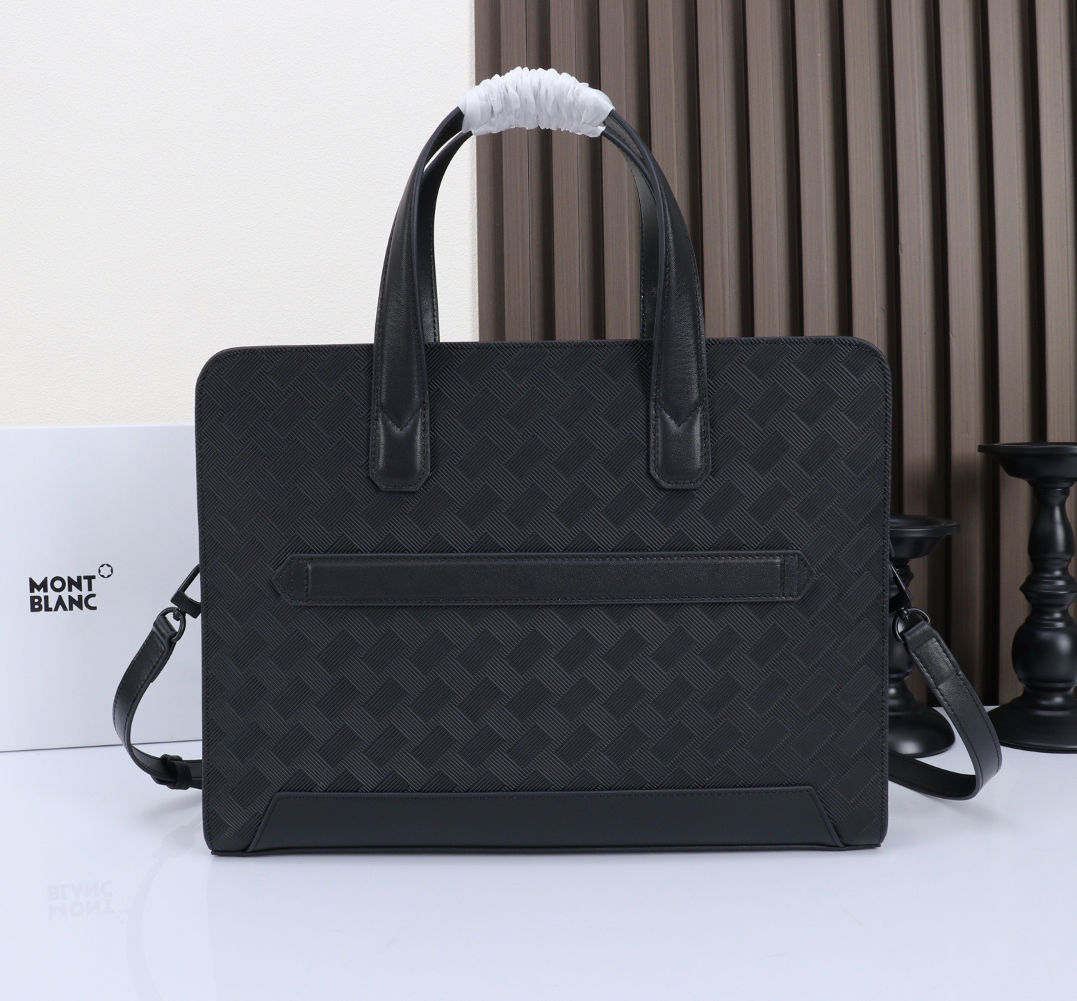 MONTBLANC全新万宝龙风尚3.0系列超薄公文包 型号:MB# 材质:头层牛皮 (原版皮) 包装:专柜同步包装防尘袋 MONTBLANC全新万宝龙风尚3.0系列超薄公文包 型号:MB# 材质:头层牛皮 (原版皮) 包装:专柜同步包装防尘袋