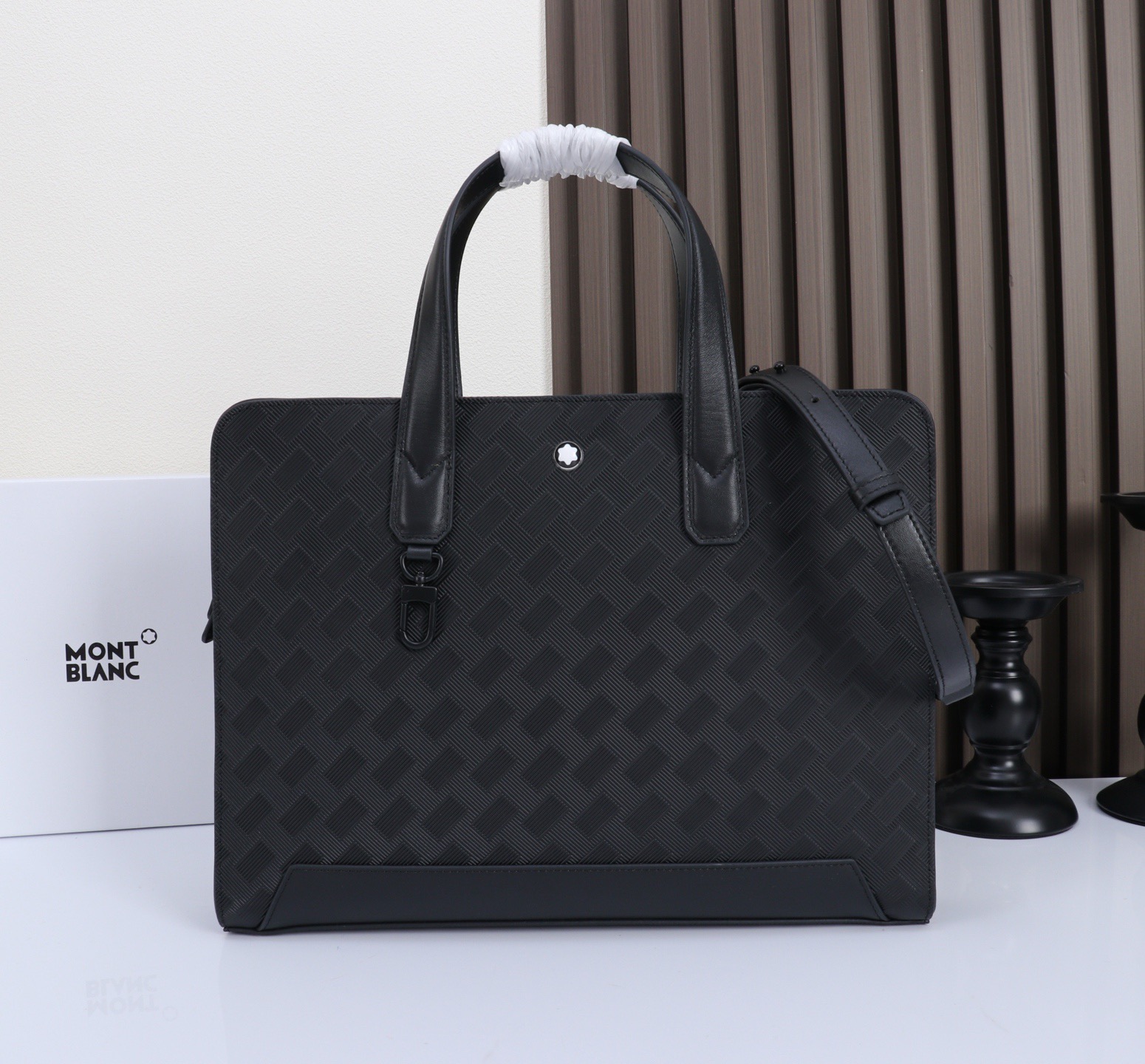 MONTBLANC全新万宝龙风尚3.0系列超薄公文包 型号:MB# 材质:头层牛皮 (原版皮) 包装:专柜同步包装防尘袋 MONTBLANC全新万宝龙风尚3.0系列超薄公文包 型号:MB# 材质:头层牛皮 (原版皮) 包装:专柜同步包装防尘袋
