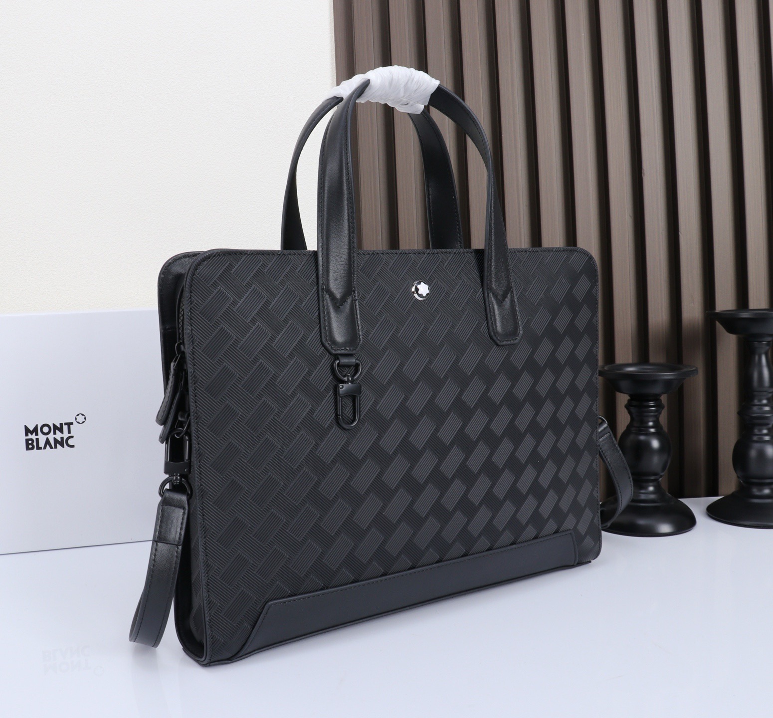 MONTBLANC全新万宝龙风尚3.0系列超薄公文包 型号:MB# 材质:头层牛皮 (原版皮) 包装:专柜同步包装防尘袋 MONTBLANC全新万宝龙风尚3.0系列超薄公文包 型号:MB# 材质:头层牛皮 (原版皮) 包装:专柜同步包装防尘袋