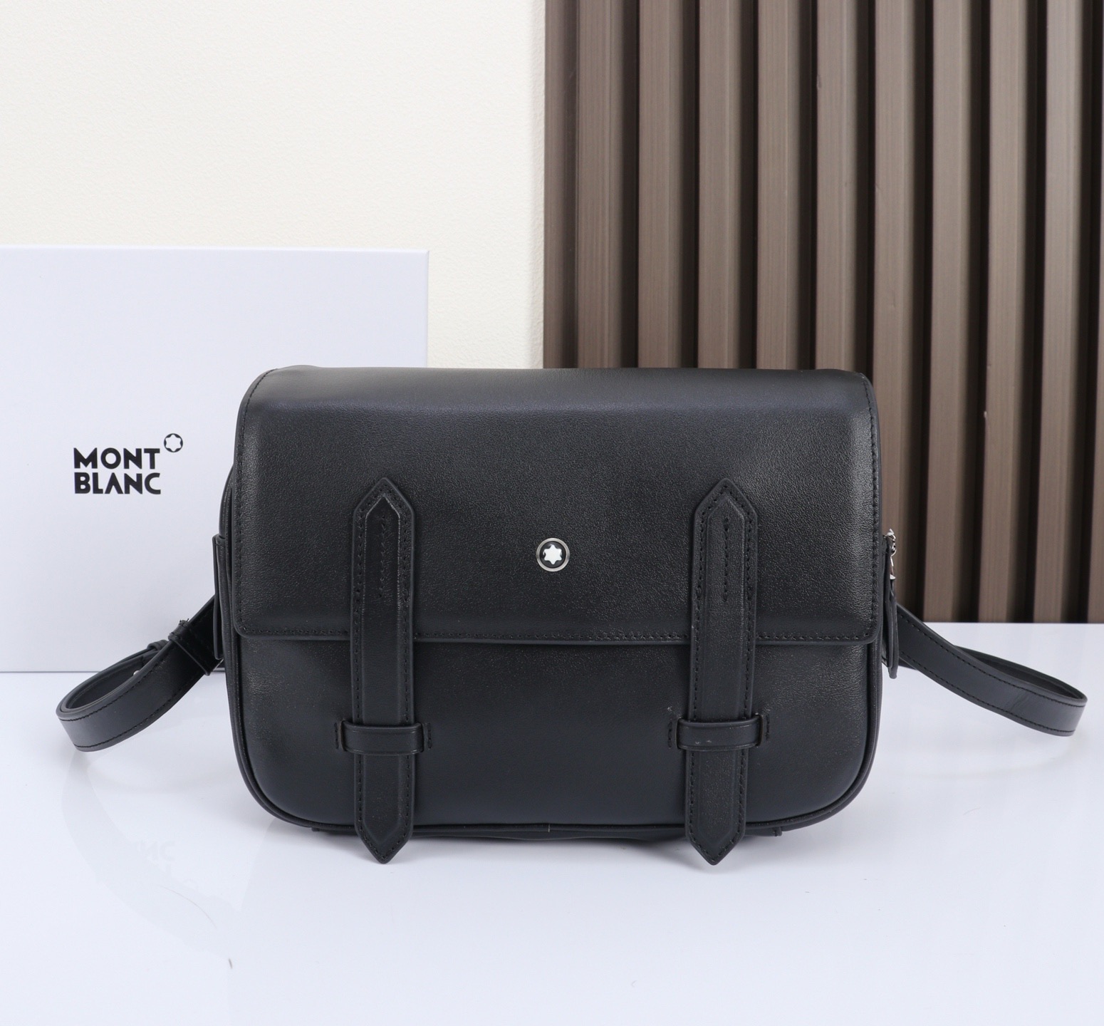 MONTBLANC万宝龙全新系列大班斜挎包 型号：# 材质：头层牛皮（原版皮）  款式：来自万宝龙专柜购版打造  尺寸：