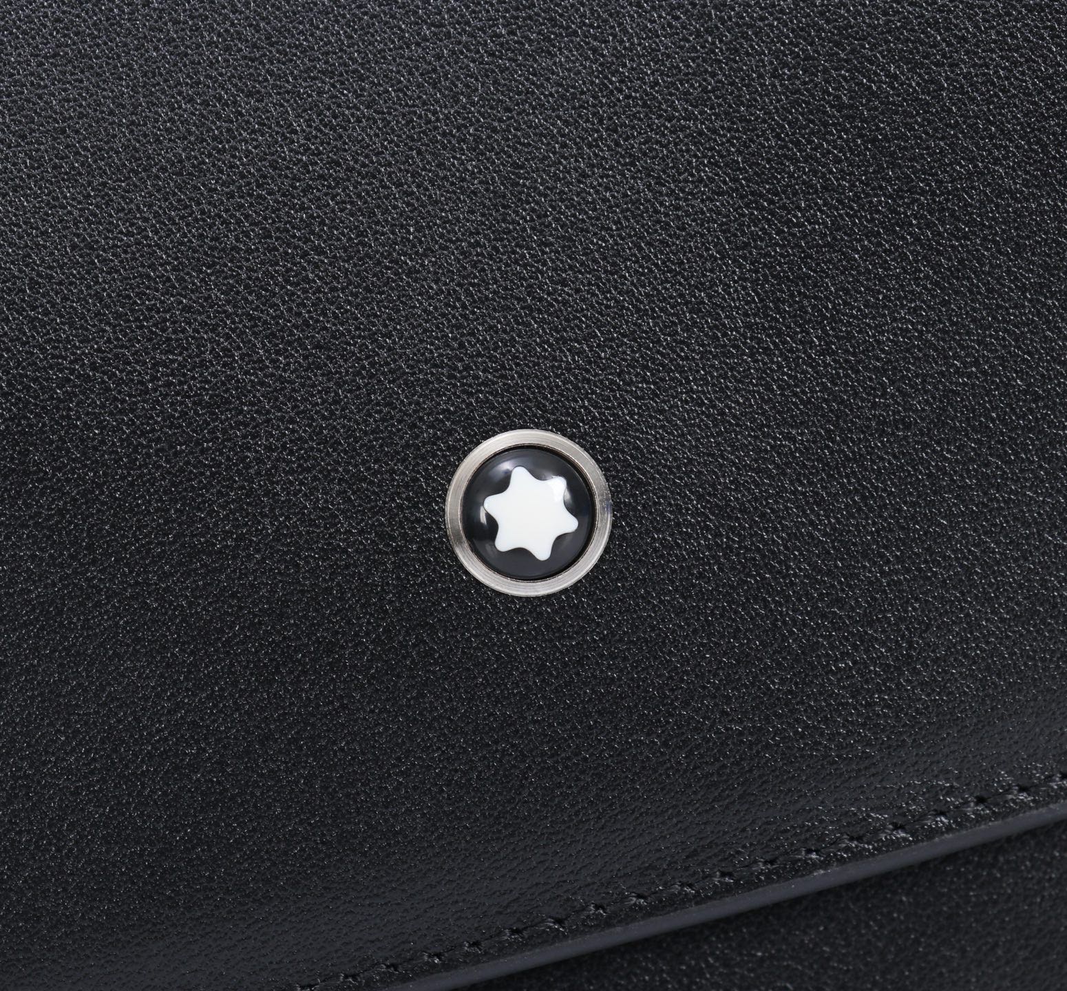 MONTBLANC万宝龙全新系列大班斜挎包 型号：# 材质：头层牛皮（原版皮）  款式：来自万宝龙专柜购版打造  尺寸：