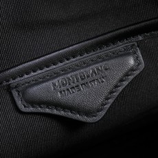 MONTBLANC全新万宝龙风尚3.0系列M扣 邮差包 经典黑 型号:MB# 材质:压花头层牛皮 包装:专柜同步包装 MONTBLANC全新万宝龙风尚3.0系列M扣 邮差包 经典黑 型号:MB# 材质:压花头层牛皮 包装:专柜同步包装