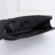 MONTBLANC 全新万宝龙匠心系列大号手夹包 经典黑 型号:MB# 材质:牛皮 款式:万宝龙专柜购版打造 包装: MONTBLANC 全新万宝龙匠心系列大号手夹包 经典黑 型号:MB# 材质:牛皮 款式:万宝龙专柜购版打造 包装: