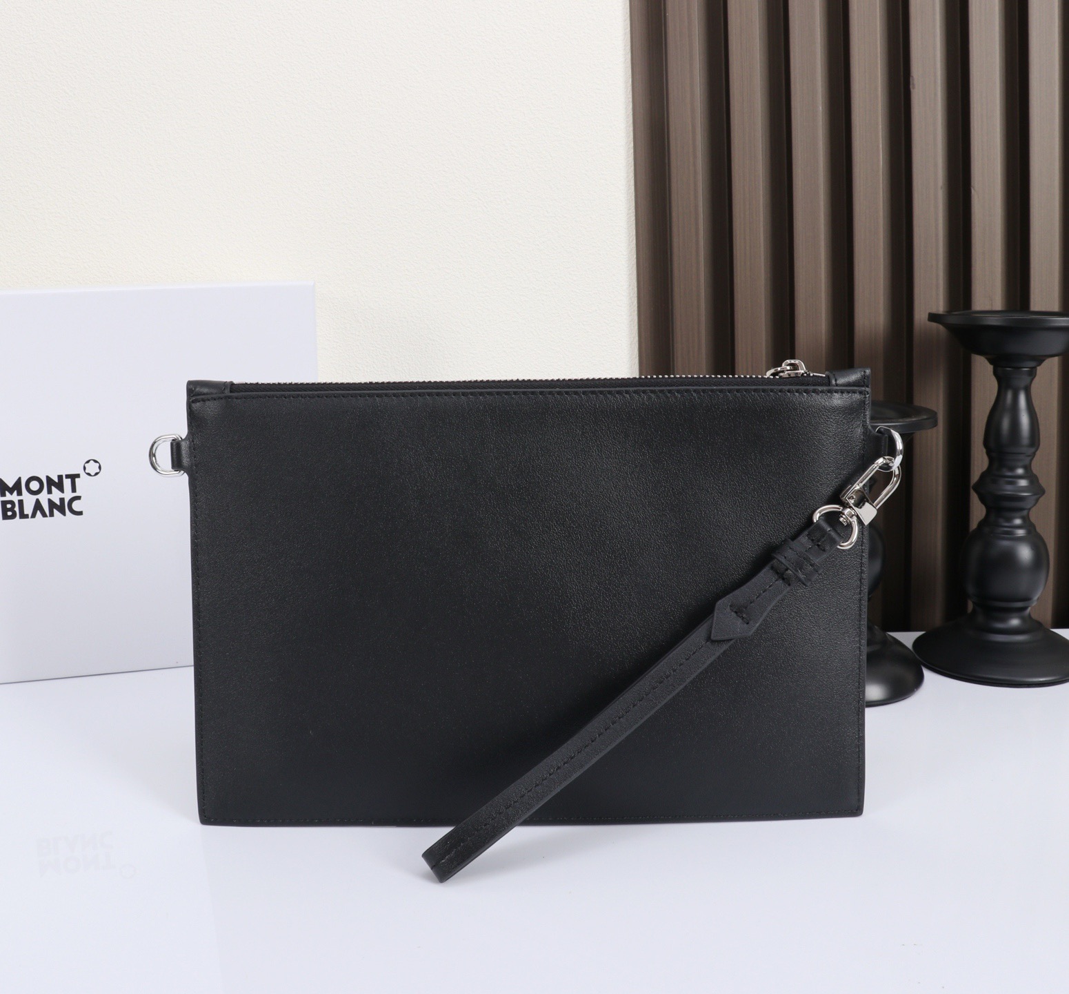 MONTBLANC全新万宝龙软皮系列手袋 型号：MB# 材质：头层牛皮  包装：专柜同步包装盒 款式：购版打造  尺寸：