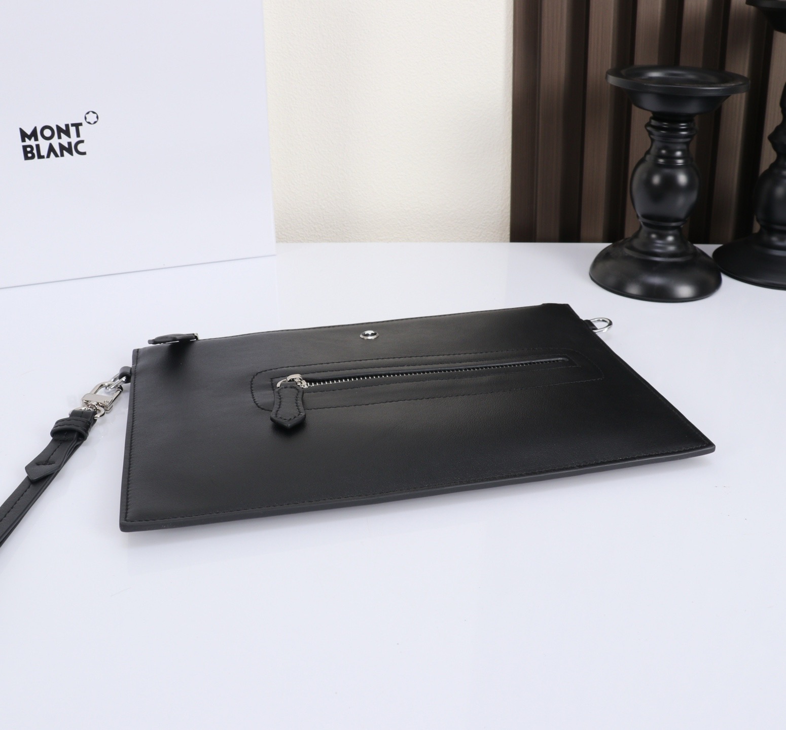 MONTBLANC全新万宝龙软皮系列手袋 型号：MB# 材质：头层牛皮  包装：专柜同步包装盒 款式：购版打造  尺寸：