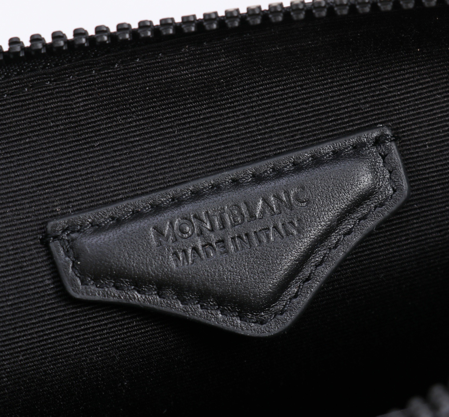 MONTBLANC全新万宝龙风尚3.0系列手袋 型号：MB# 材质：头层牛皮  包装：专柜同步防尘袋 款式：购版打造  