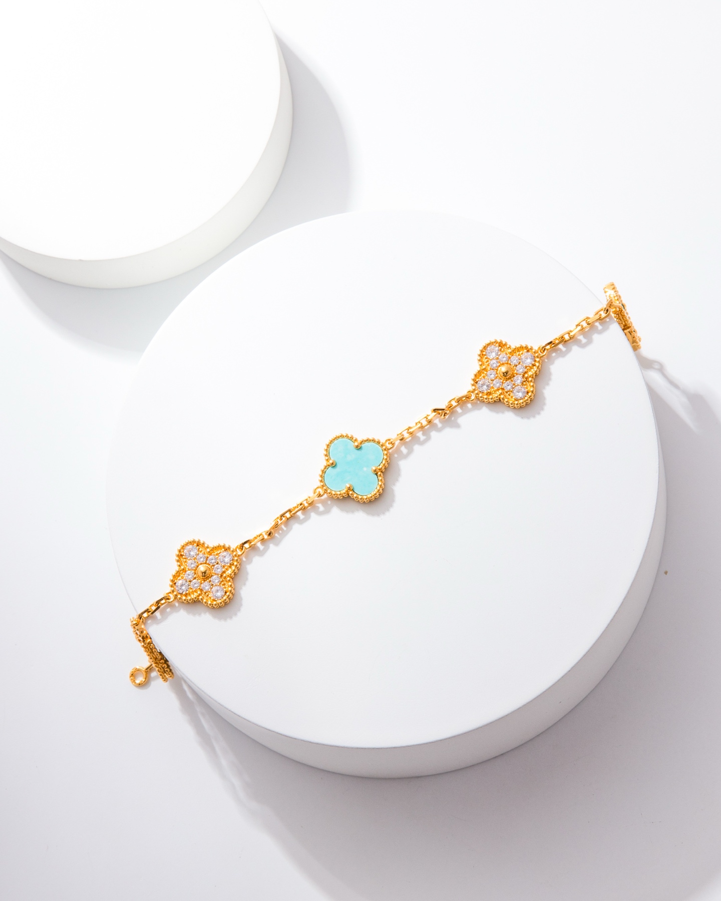 クリスマスの輝き！ローズゴールドとゴールドの美しい手首飾り