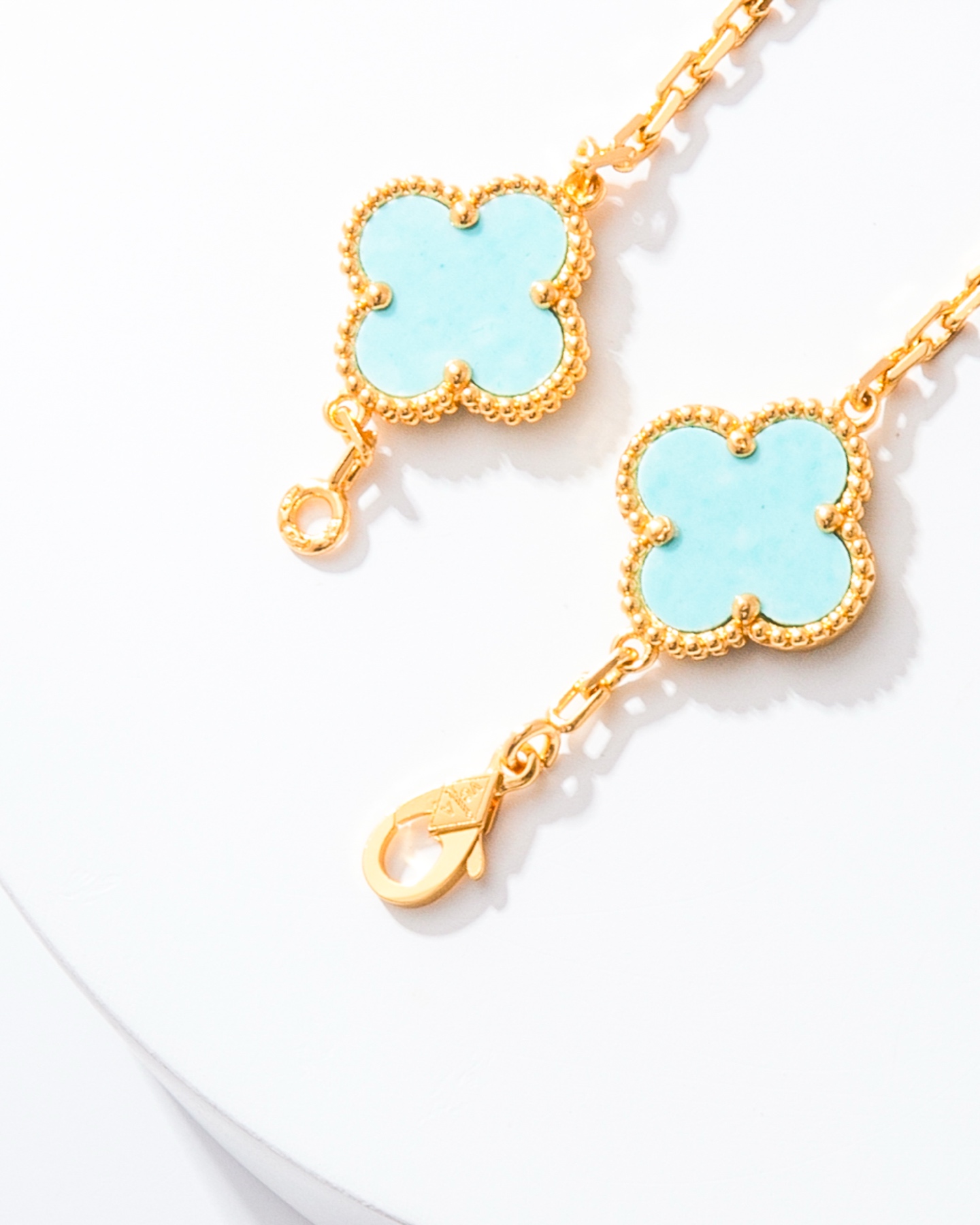 クリスマスの輝き！ローズゴールドとゴールドの美しい手首飾り