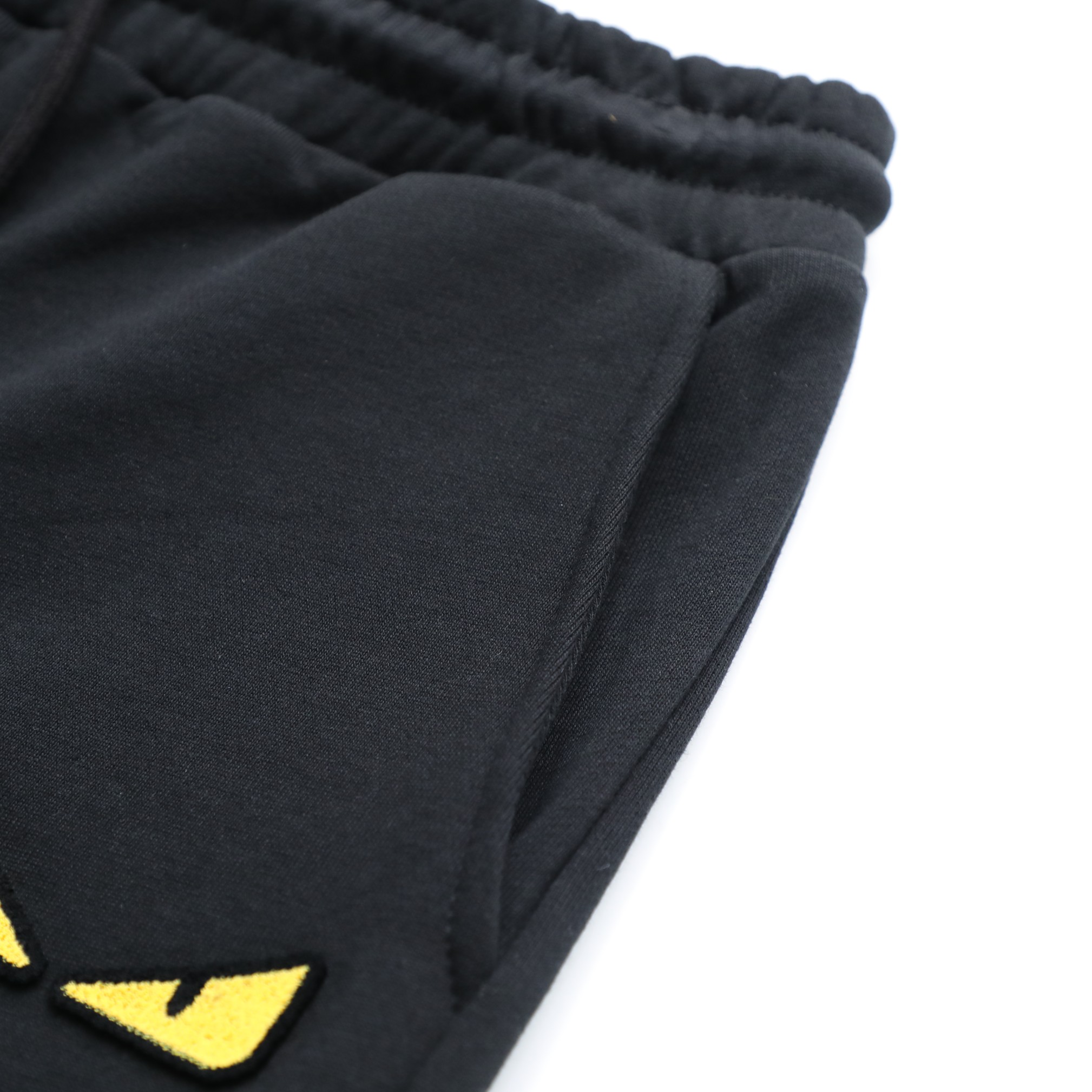 Pantalones Cortos Casuales Fendi con Bordado de Ojos, Estilo Moderno y Cómodo 6 a1748349952669 1572