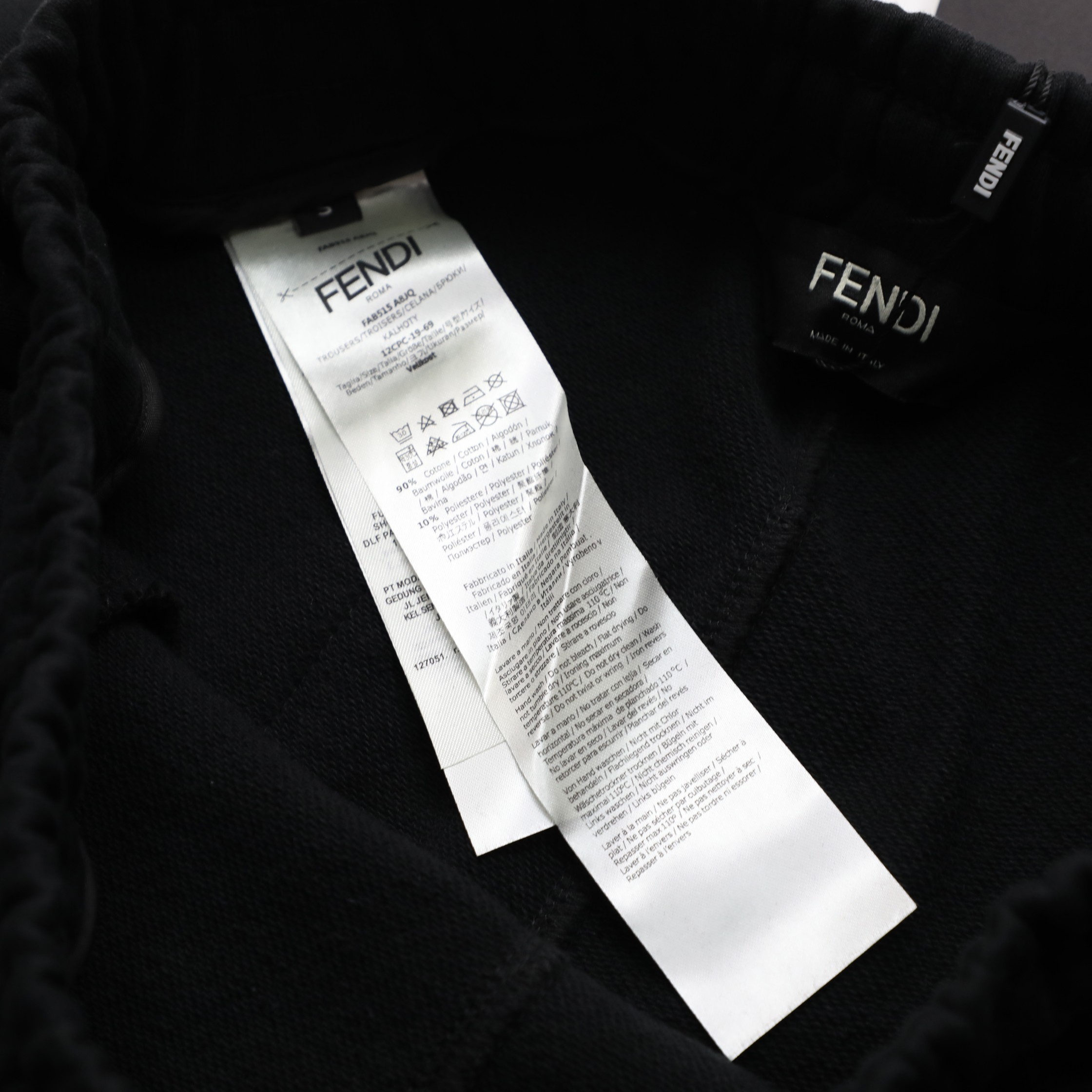 Pantalones Cortos Casuales Fendi con Bordado de Ojos, Estilo Moderno y Cómodo 12 a1748349955691 5720