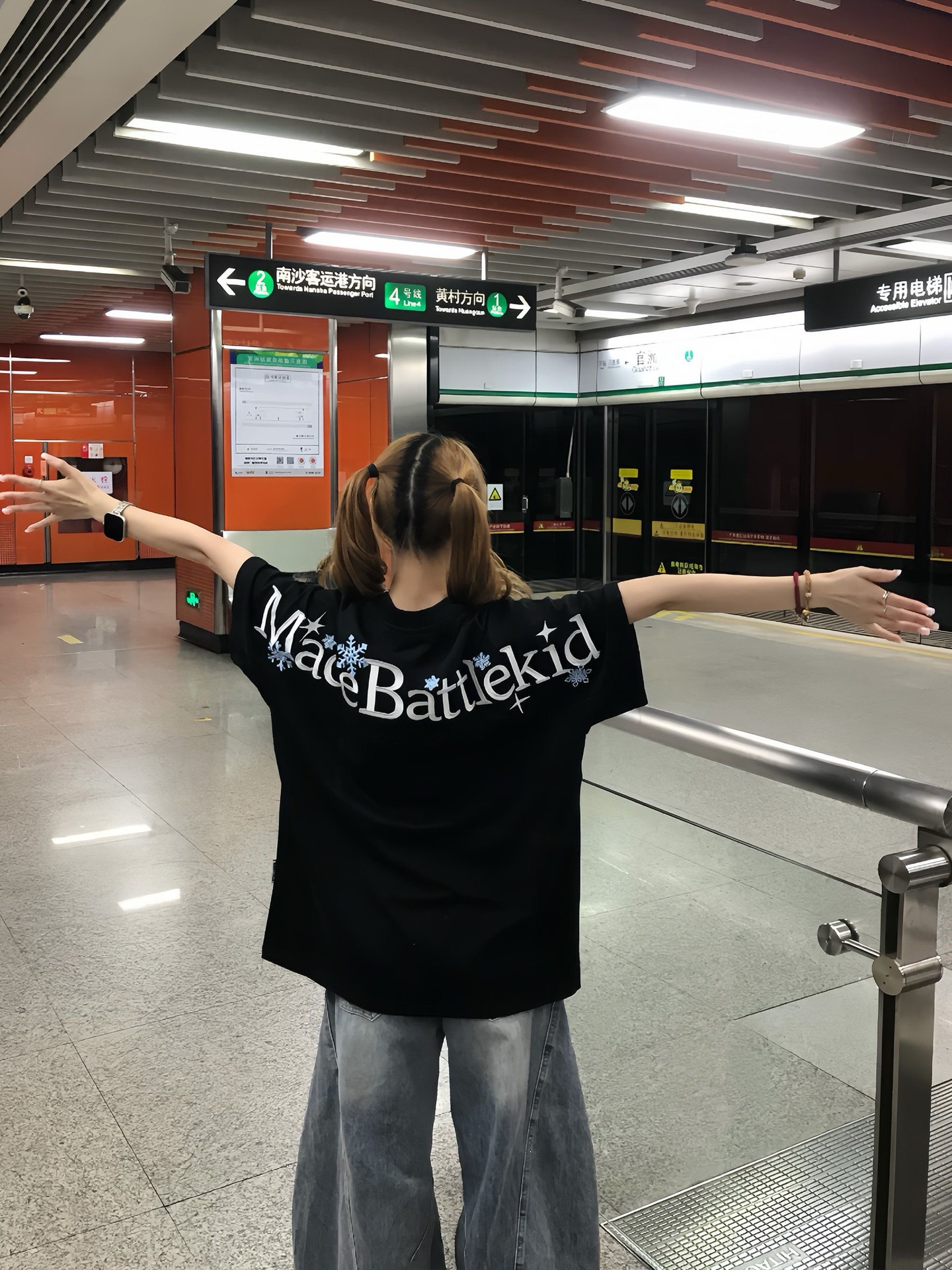 Alternative view of T-Shirt 02652
