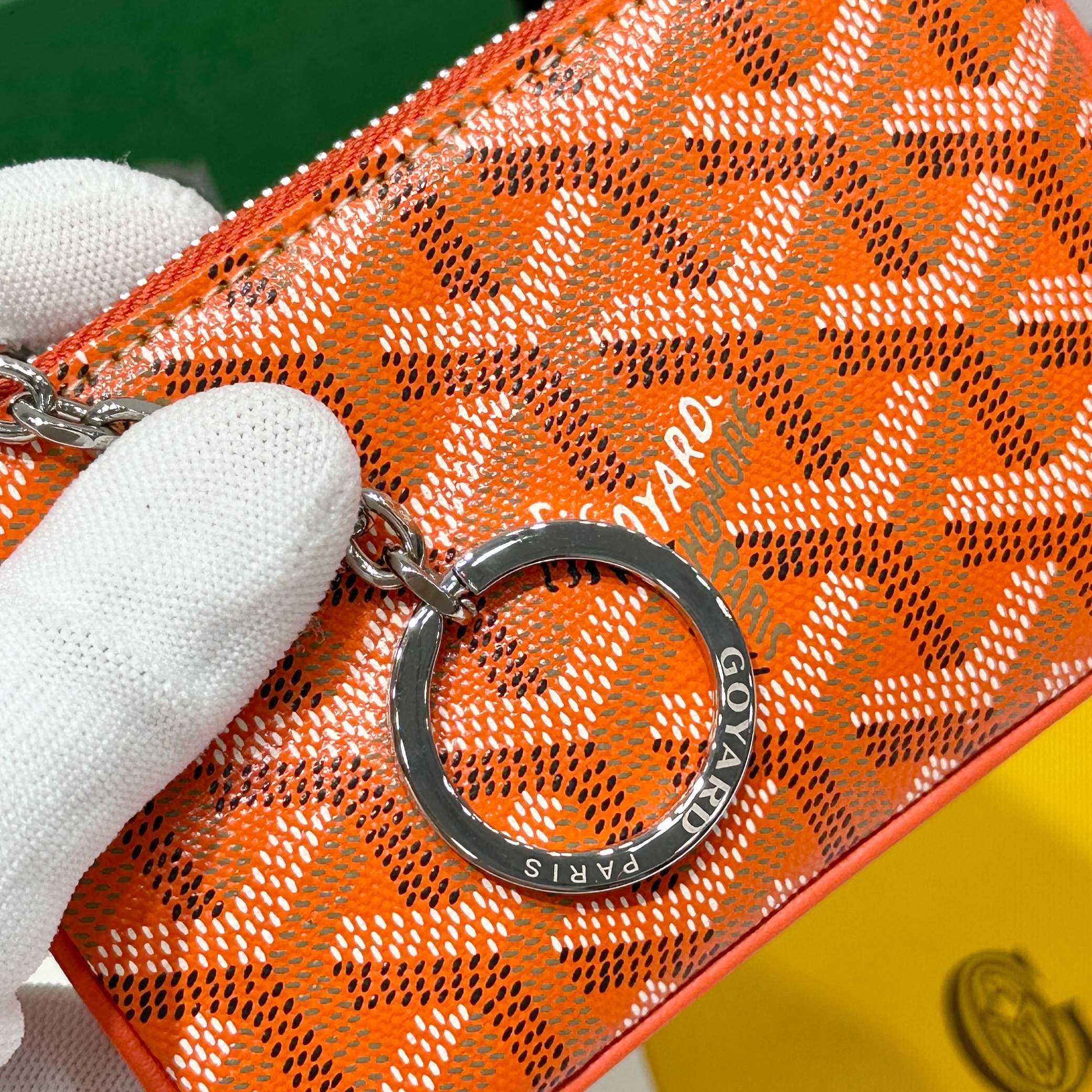 Compact Orange Nano Key Pack with Secure D Rings and Zippers for Cards and Change - 图片 4