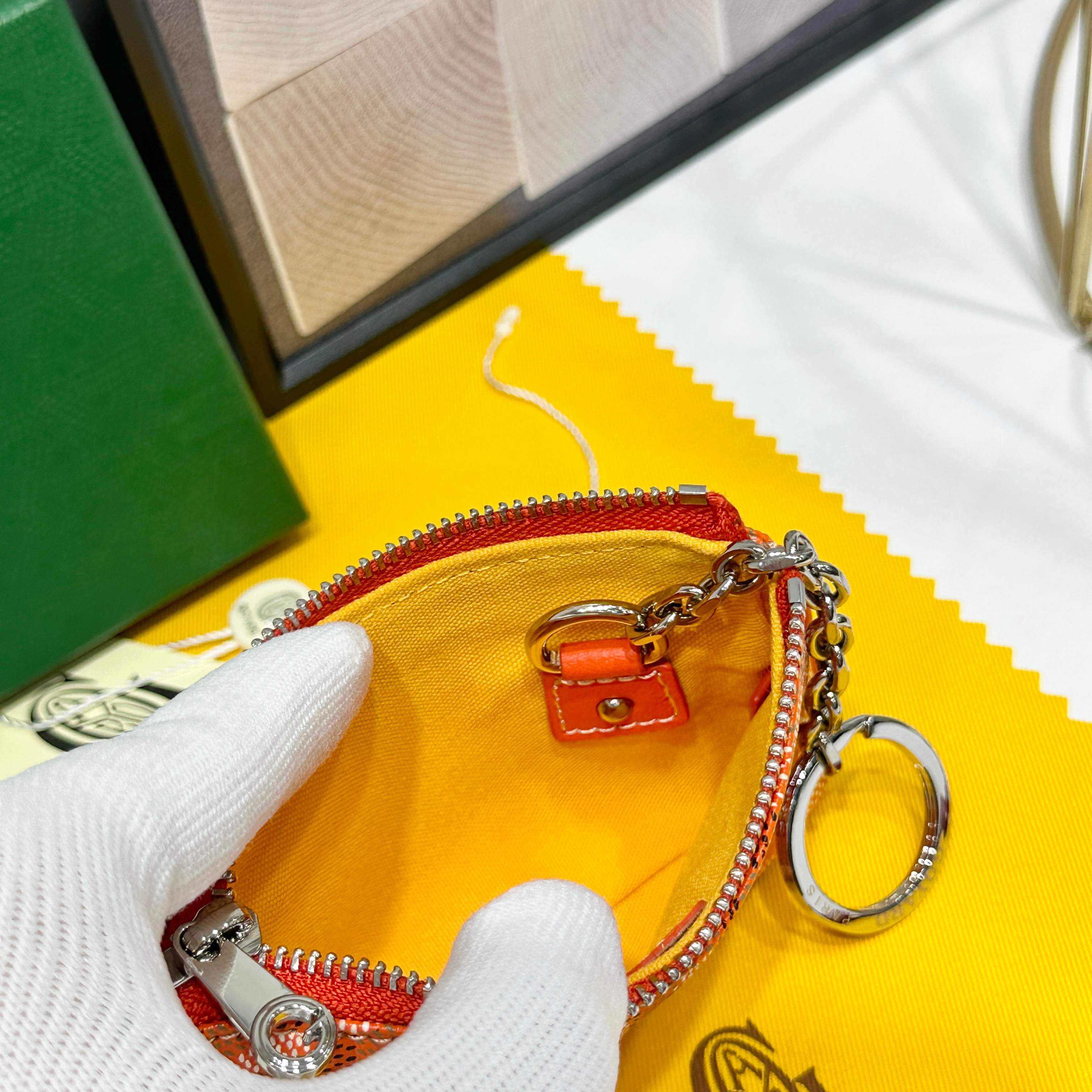 Compact Orange Nano Key Pack with Secure D Rings and Zippers for Cards and Change - 图片 5