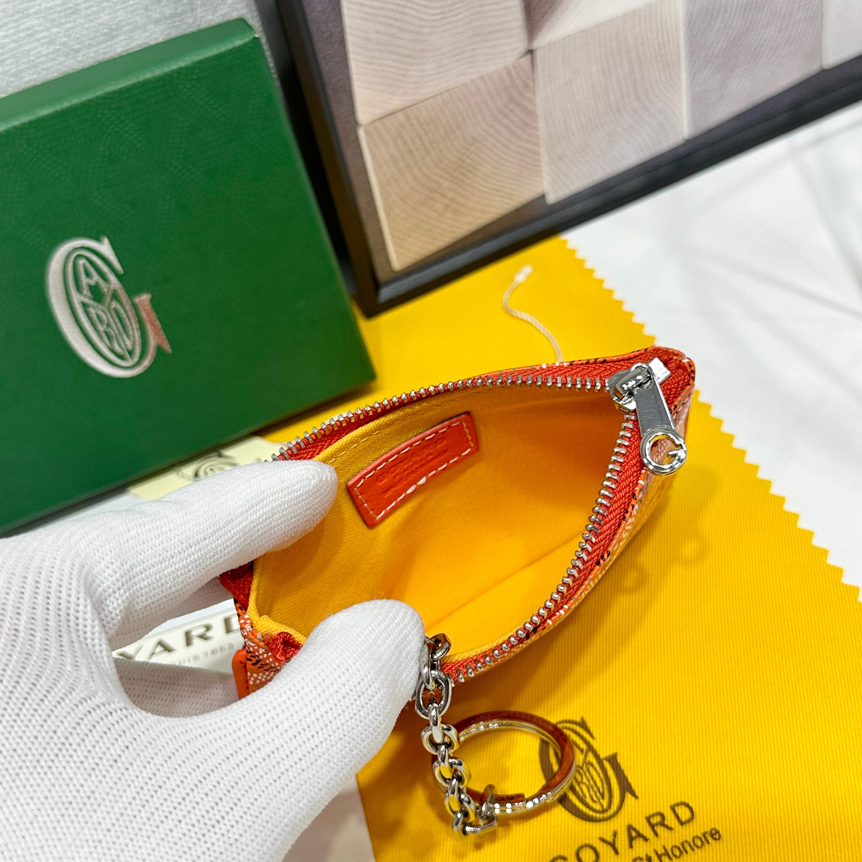 Compact Orange Nano Key Pack with Secure D Rings and Zippers for Cards and Change - 图片 6