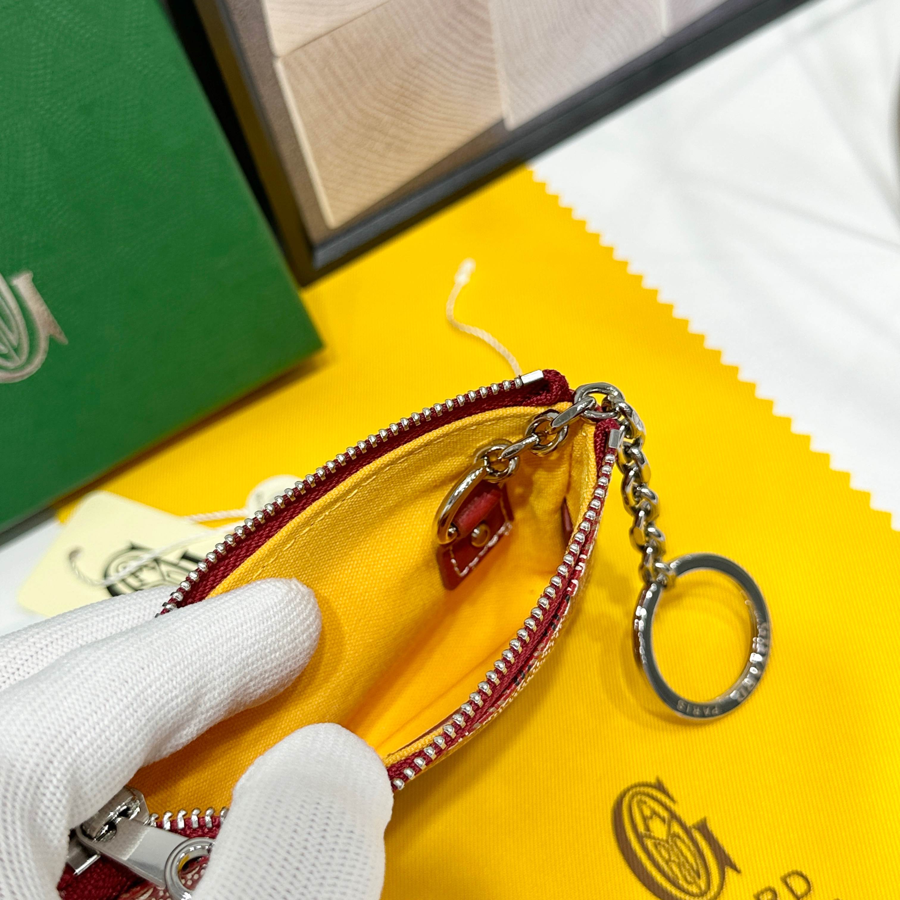 Compact Red Goya Sénat Nano Key Pack with Secure D Rings and Zippers. - 图片 5