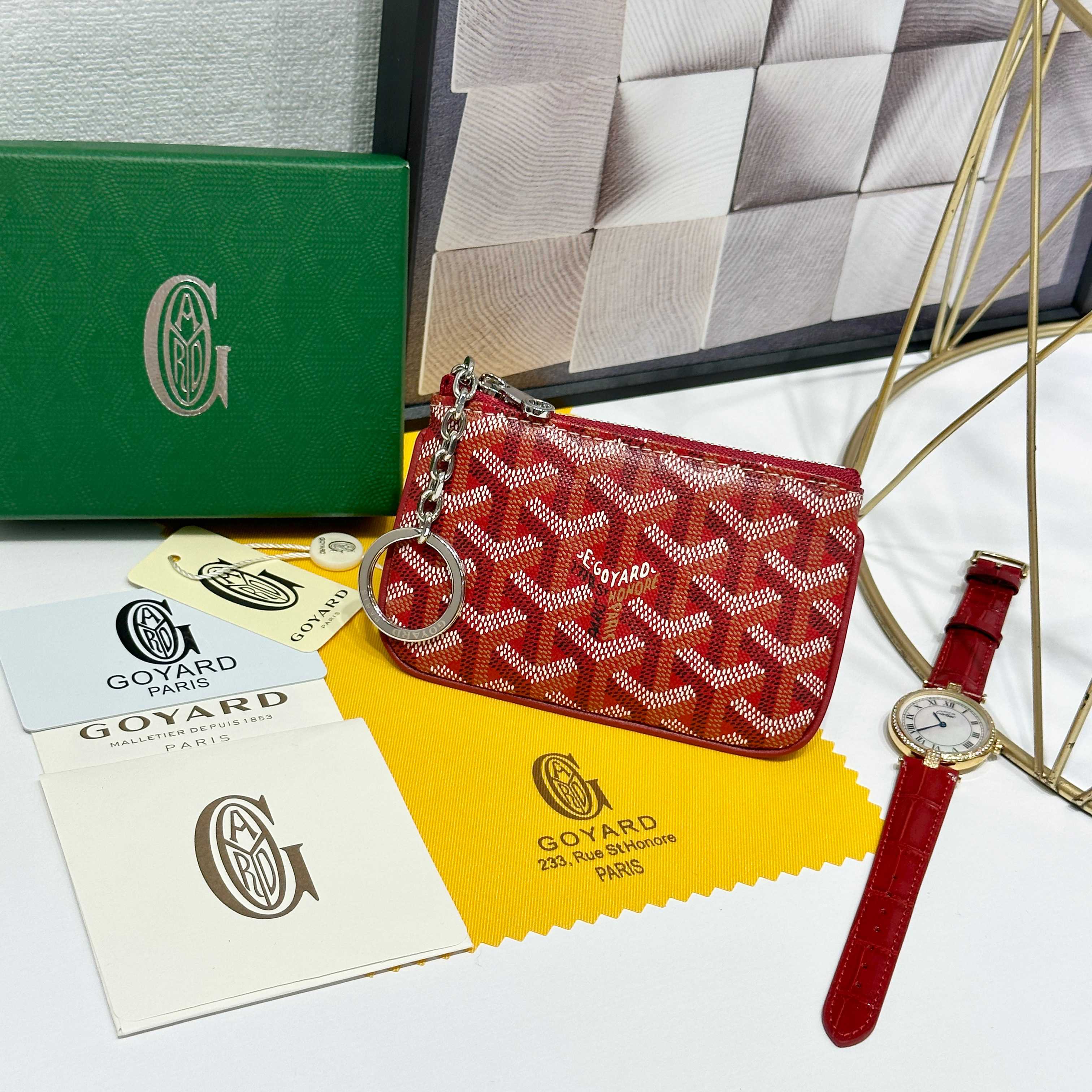 Compact Red Goya Sénat Nano Key Pack with Secure D Rings and Zippers.