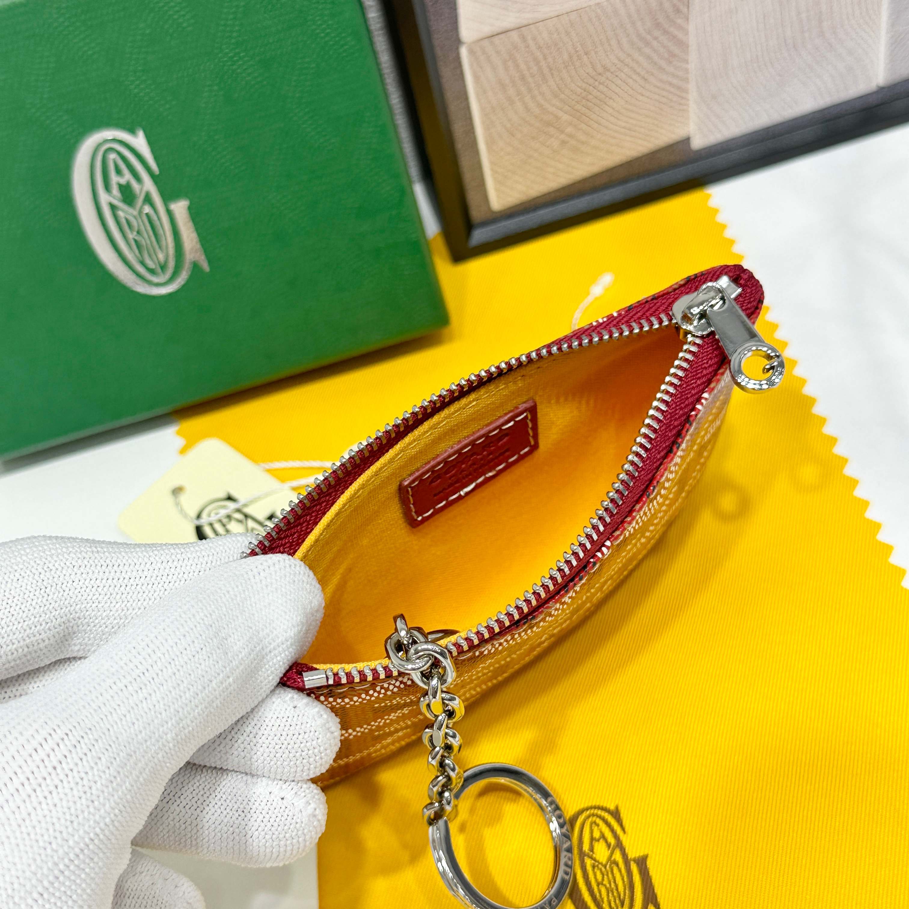 Compact Red Goya Sénat Nano Key Pack with Secure D Rings and Zippers. - 图片 6