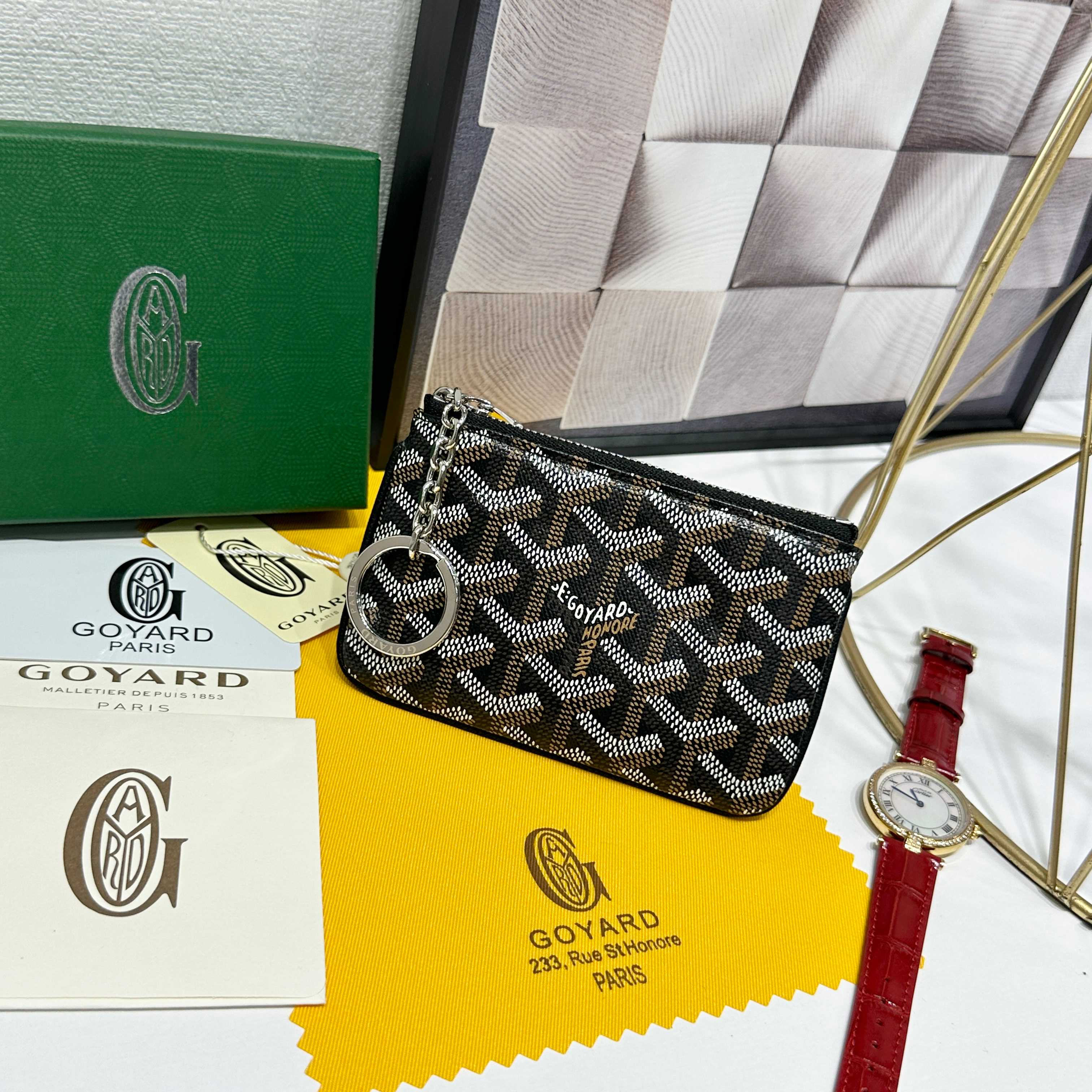 Practical Nano Key Pack with D Rings and Zippers for Security and Organization