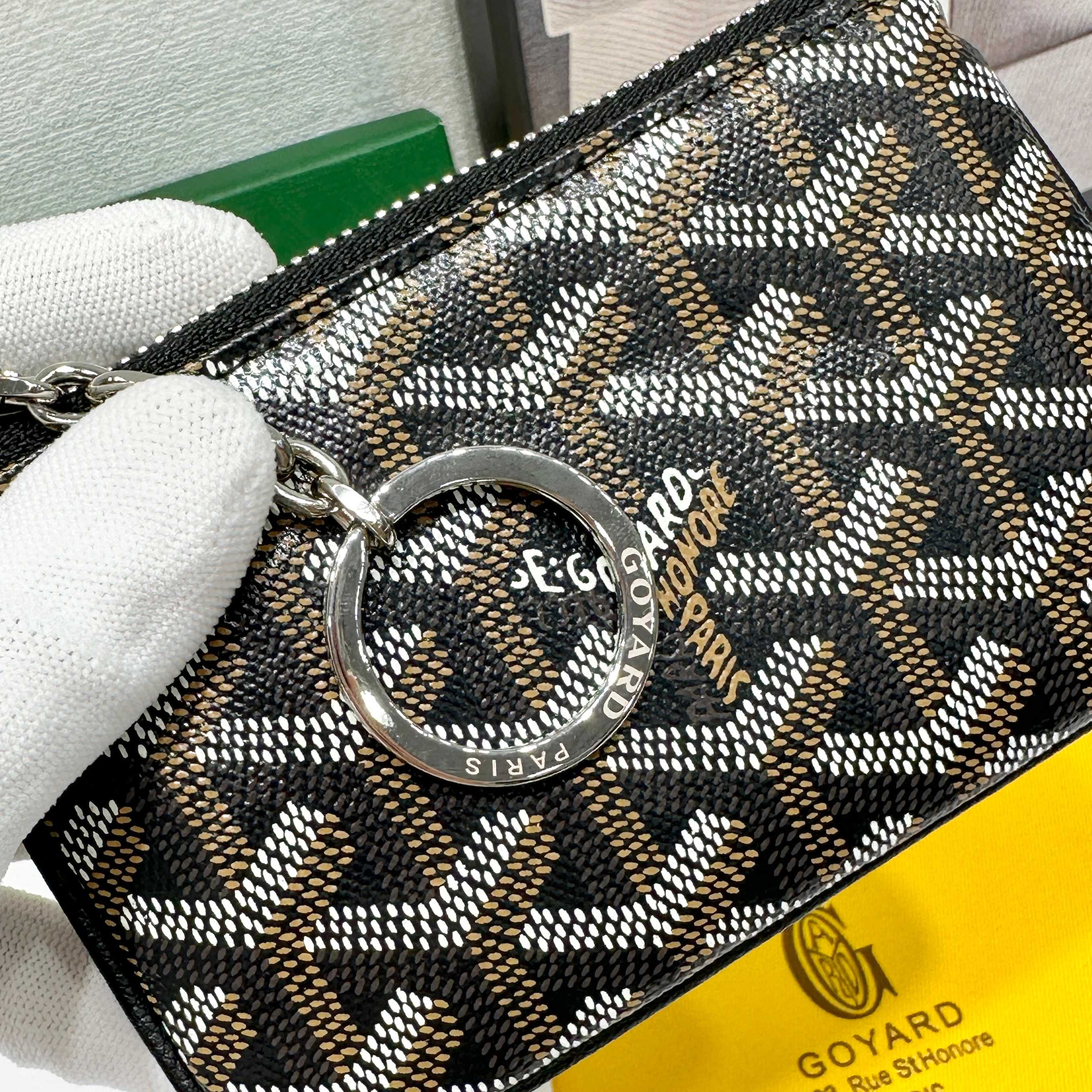 Practical Nano Key Pack with D Rings and Zippers for Security and Organization - 图片 4