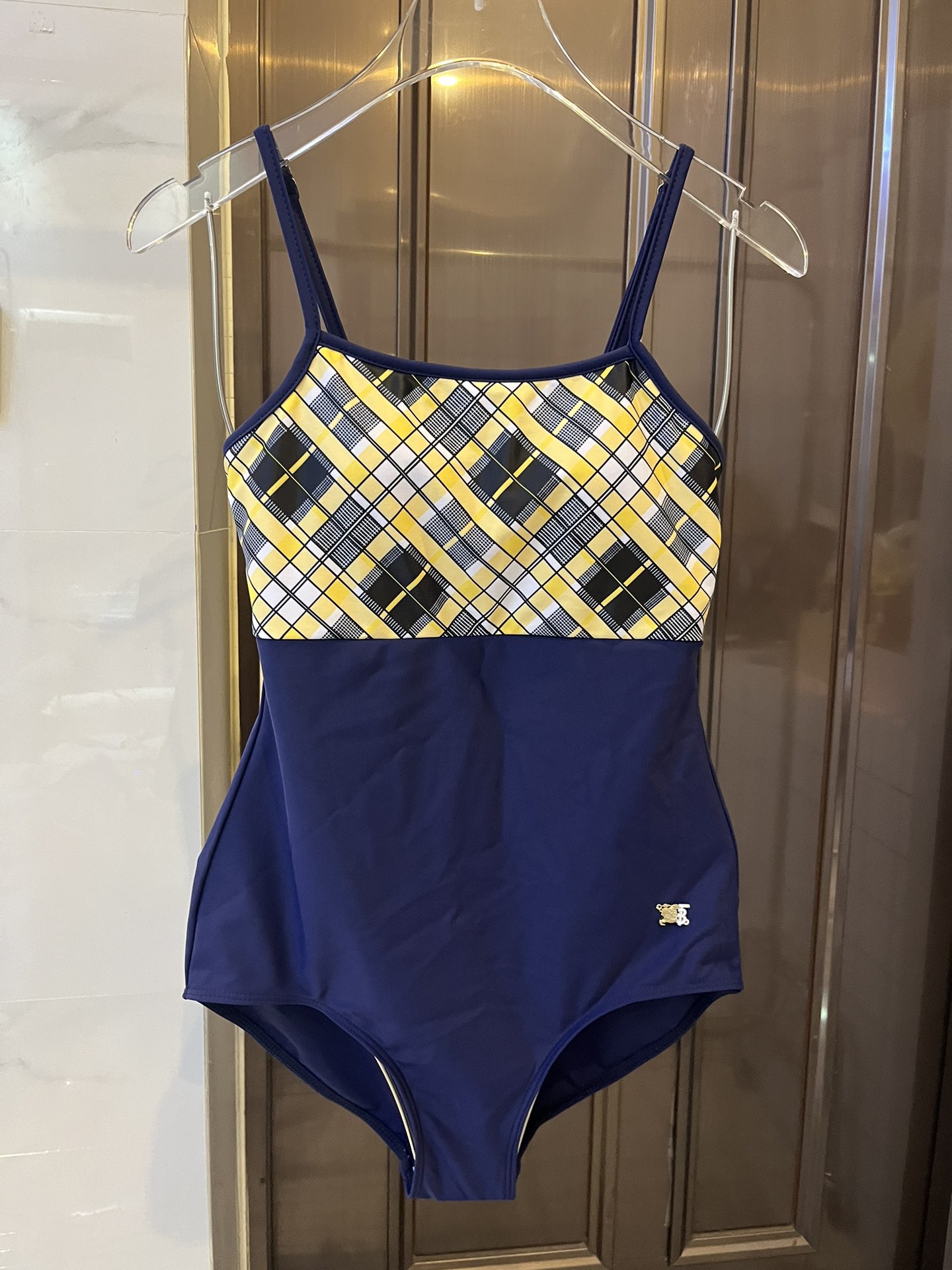 NO:287803,Burberry Burberry plaid one-piece swimsuit suitable for various scenes ♀Seaside, swimming pool, hot spring, water park, rafting can be worn inside and outside, and the fabric is breathable and comfortable. Quick-drying elastic swimsuits are easier to clean. S M L XL swimsuits, swimming trunks, bikini, swimsuits, swimming trunks, bikinis, burberry, burberry, swimsuits, bikinis19860909巴宝莉Burberry格子连体泳衣适合多种场景的游泳衣♀海边 游泳池 温泉 水上乐园 漂流都可以内搭外穿也完全可以 面料透气舒适.速干弹性的游泳衣更加帖肤易清洗.S M L XL泳衣,泳裤,比基尼,泳衣，泳裤，比基尼,burberry,burberry,swimsuits,bikinis,accessory