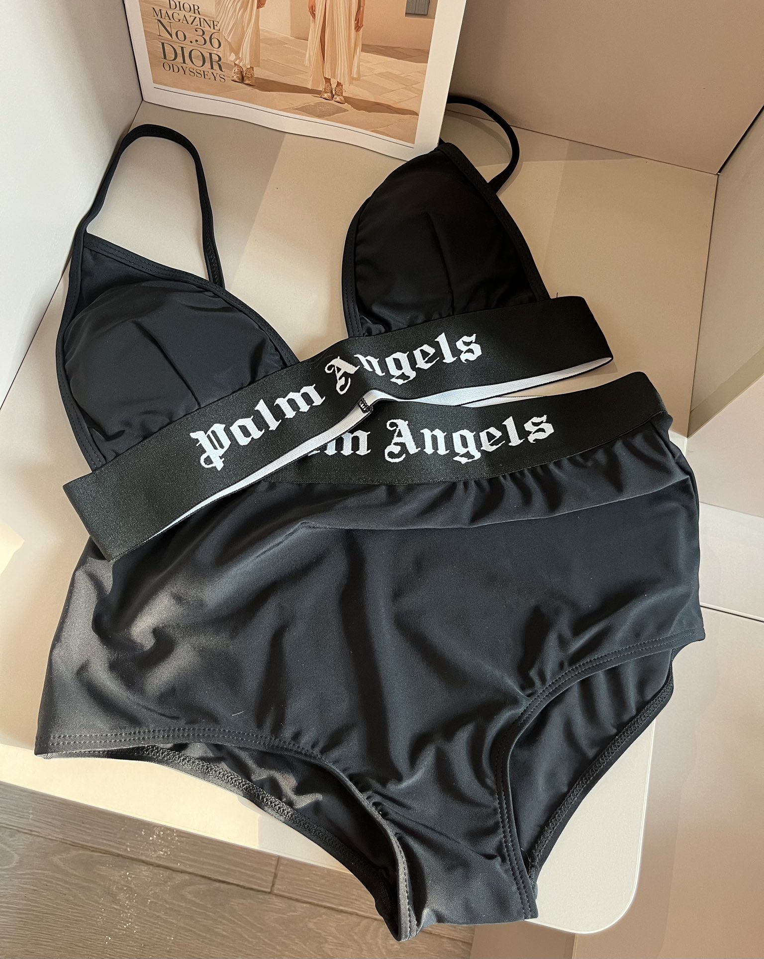 NO:287841,Trendy brand bikini swimsuit, super good upper body!  It is released simultaneously in major counters, and it naturally presents a sense of fashion!  Very age-reducing and youthful. S M L XL swimsuits, swimming trunks, bikini, swimsuits, swimming trunks, bikinis19860909潮牌比基尼泳衣,上身超级棒！同步各大专柜发售,自然而然呈现时尚感！十分减龄,具有年轻活力. 码数S M L XL泳衣,泳裤,比基尼,泳衣，泳裤，比基尼,swimsuits,bikinis,accessory