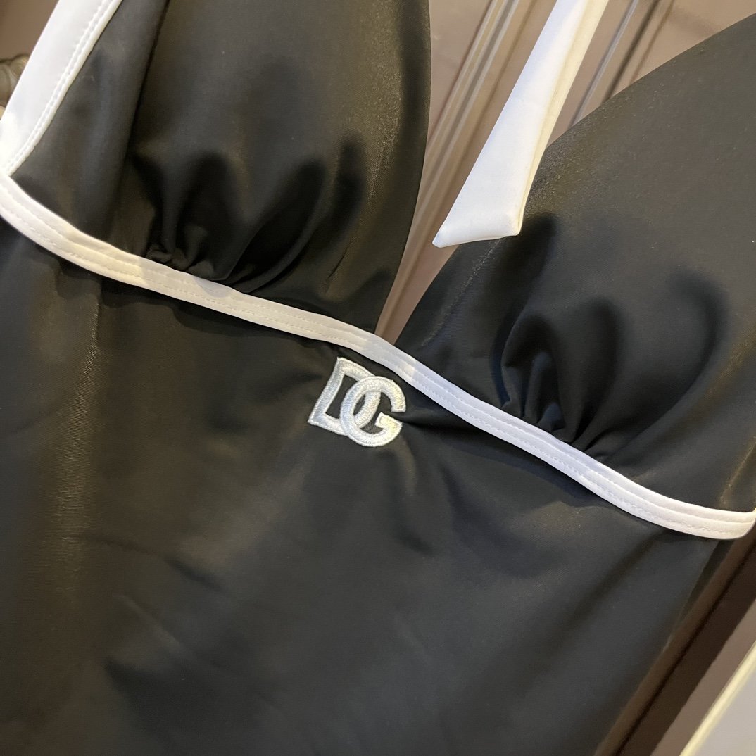 D&G连体泳衣适合多种场景的游泳衣️海边游泳池温泉水上乐园漂流都可以内搭也完全可以连体设计遮肉显高挑腹部
