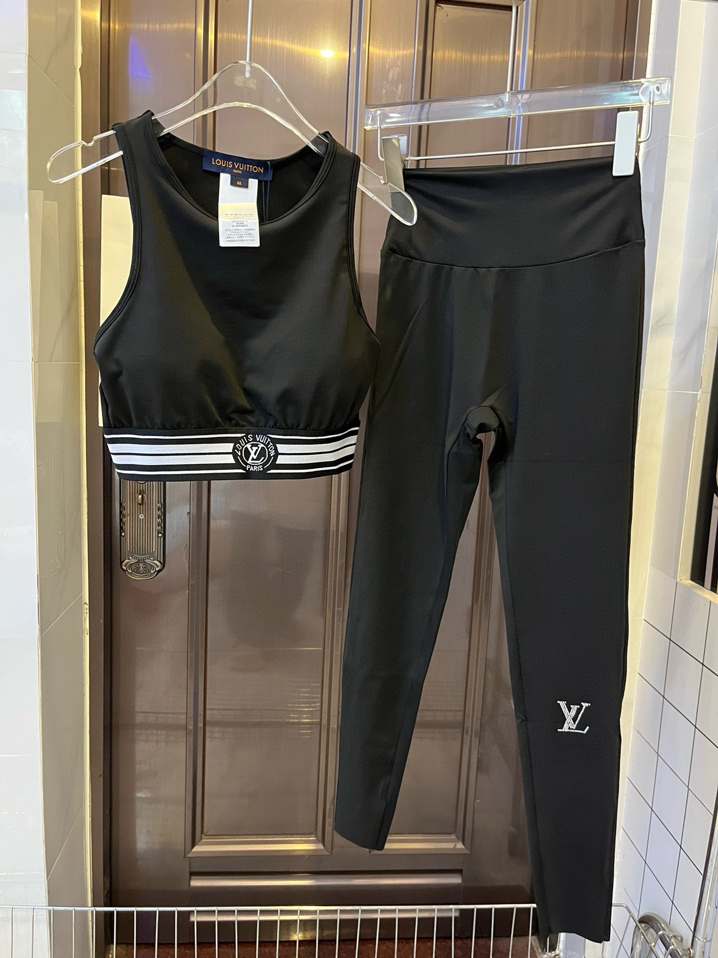 LV路易威登新款高弹力健身瑜伽服运动套装塑腰小背心修身提臀显瘦打底裤脚码数SMLXl