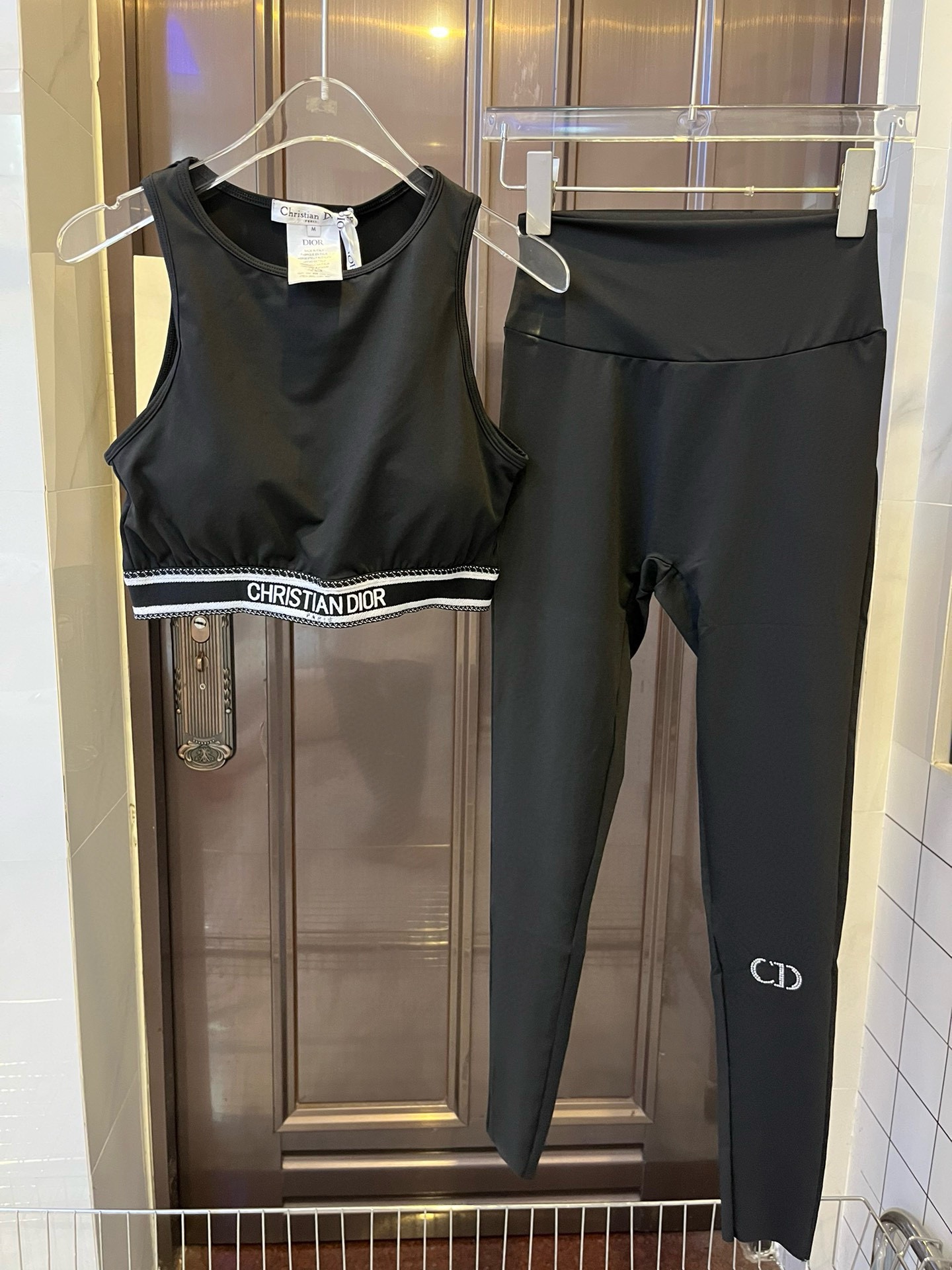 Dior迪奥新款高弹力健身瑜伽服运动套装塑腰小背心修身提臀显瘦打底裤脚码数SMLXl