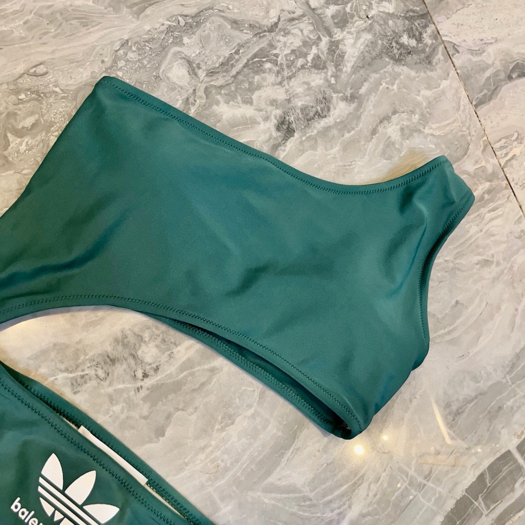 巴黎世家新款连体泳衣适合多种场景的游泳衣️海边游泳池温泉水上乐园漂流都可以内搭也完全可以连体设计遮肉显高