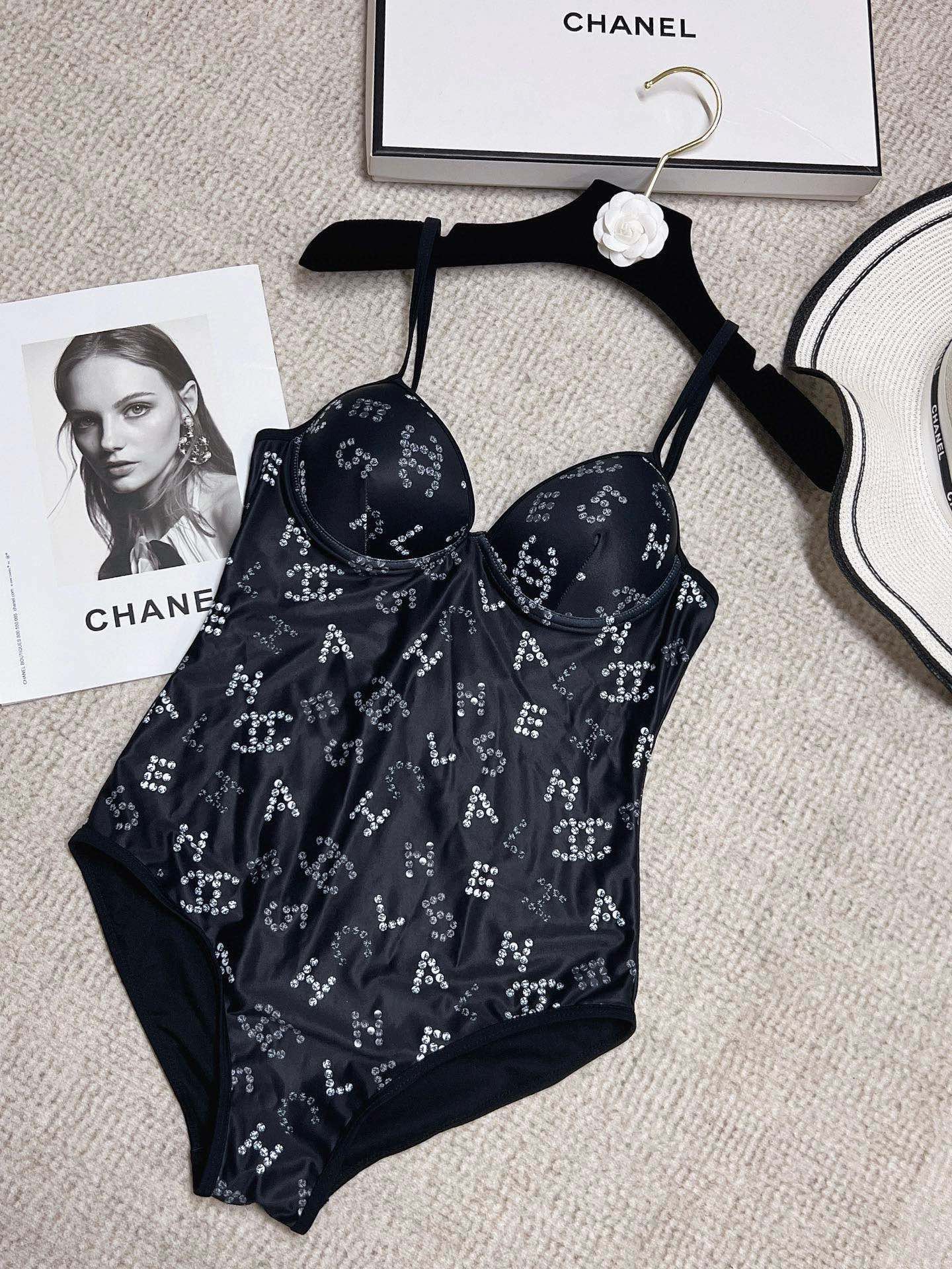 Chanel香奈儿新款连体泳衣适合多种场景的游泳衣️海边游泳池温泉水上乐园漂流都可以内搭也完全可以连体设