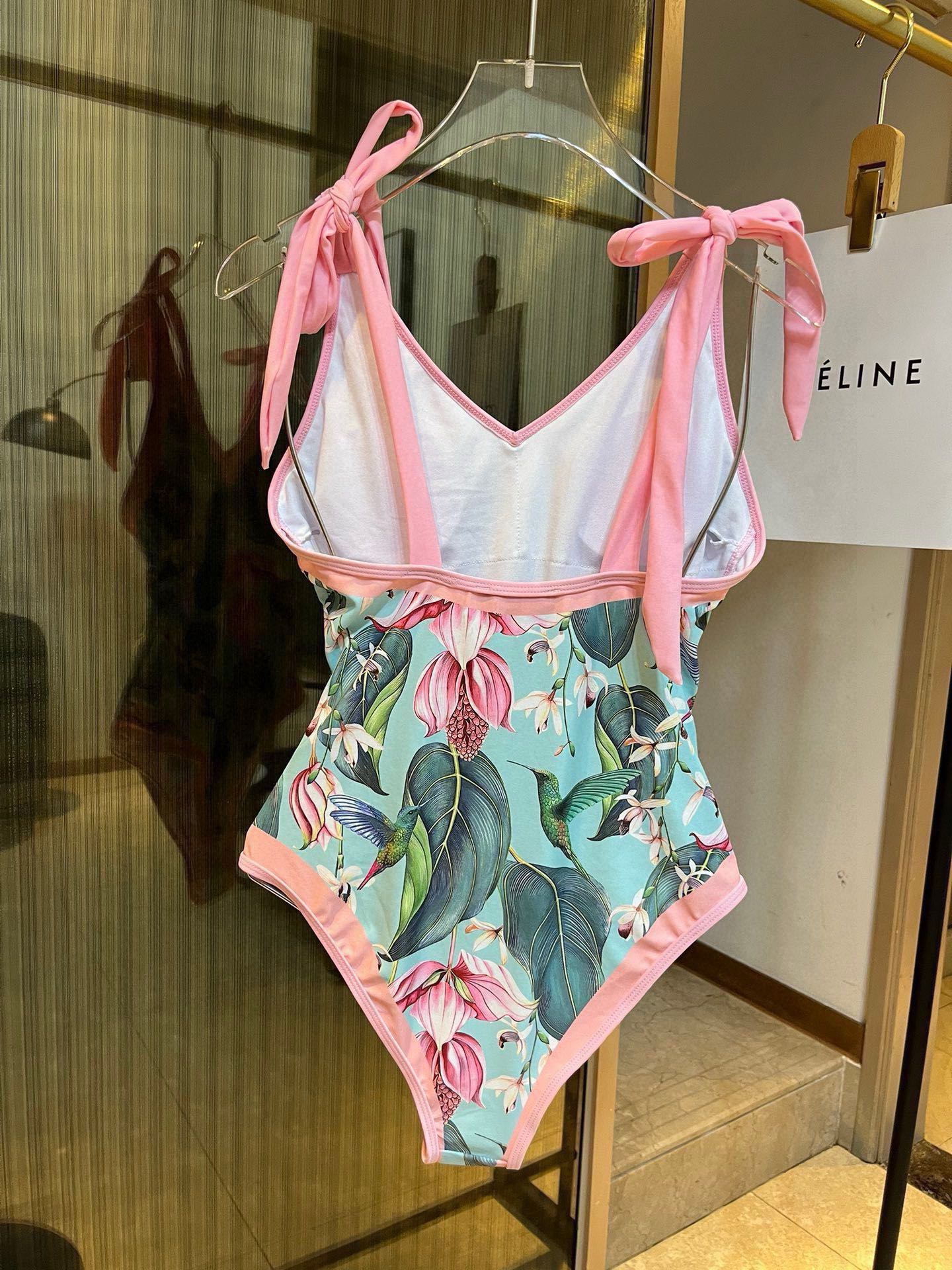 Gucci古奇新款连体泳衣适合多种场景的游泳衣️海边游泳池温泉水上乐园漂流都可以内搭也完全可以连体设计遮