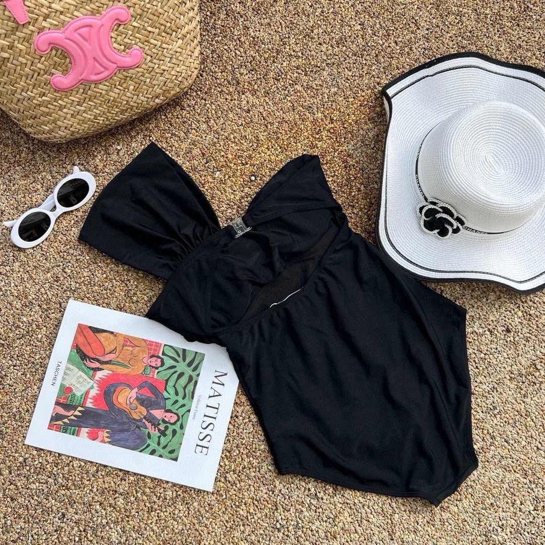 Chanel香奈儿新款比基尼泳衣️适合多种场景的游泳衣️海边游泳池温泉水上乐园漂流都可以内搭外穿也完全可