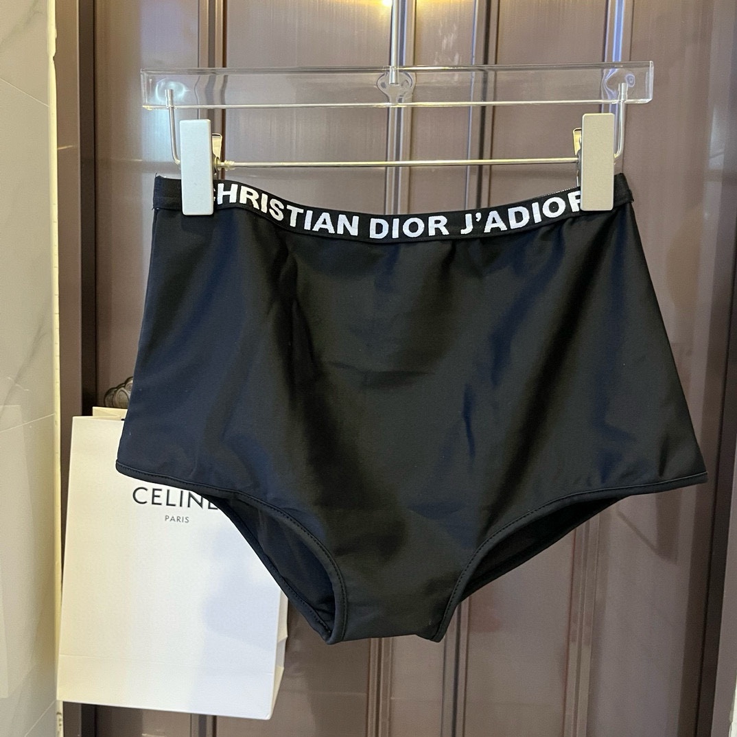 Dior迪奥分体套装泳衣上身超级棒！同步各大专柜发售自然而然呈现时尚感！十分减龄具有年轻活力码数SMLX