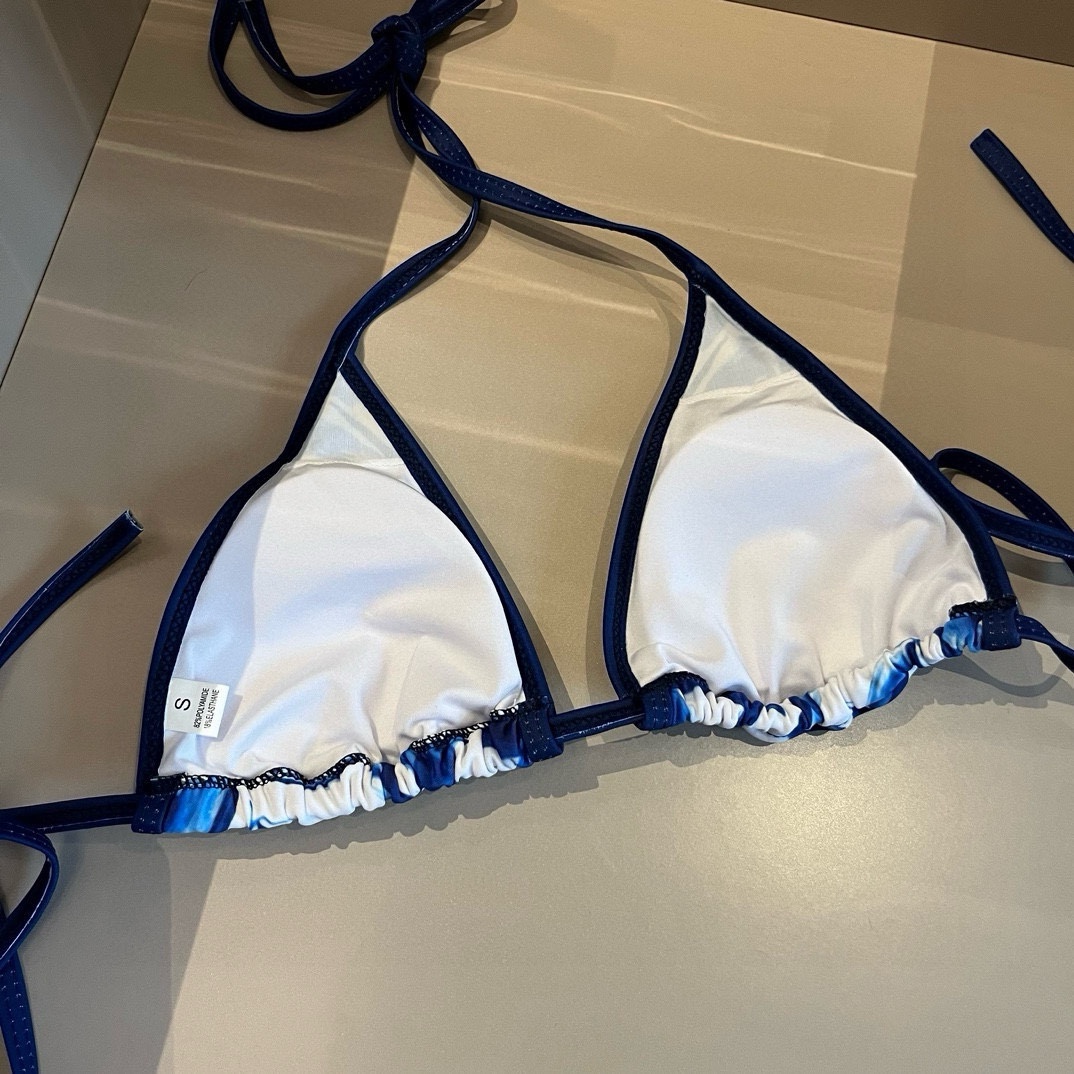 。
D&G杜嘉班纳 比基尼👙❤️😍🥰适合多种场景的游泳衣🏊‍♀️海边 游泳池 温泉 水上乐园 漂流都可以