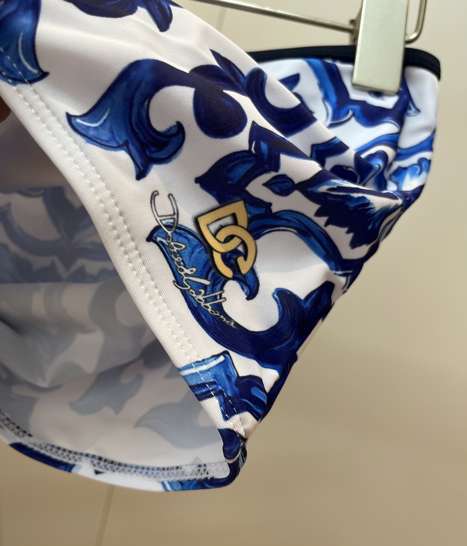 。

D&G杜嘉班纳分体比基尼泳衣，带钢圈 码数S M L XL