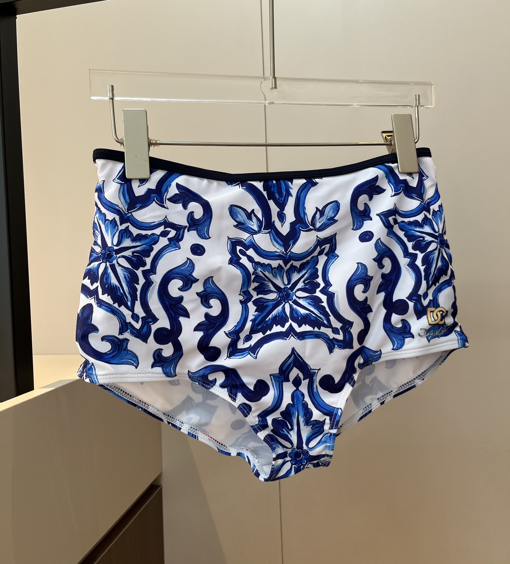 。

D&G杜嘉班纳分体比基尼泳衣，带钢圈 码数S M L XL