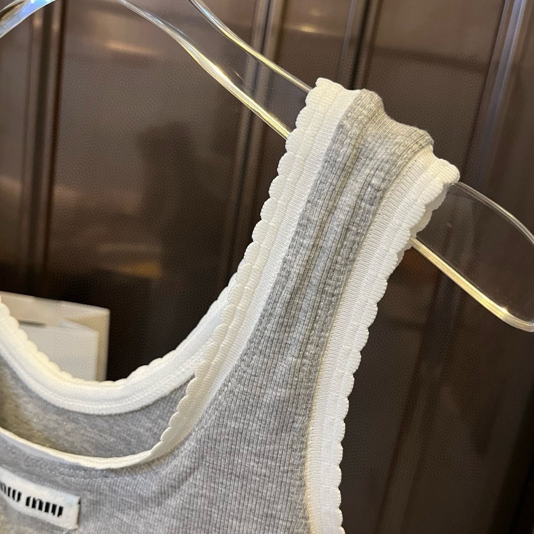 。

缪缪miumiu新款针织比基尼 泳装套装，S M LXL