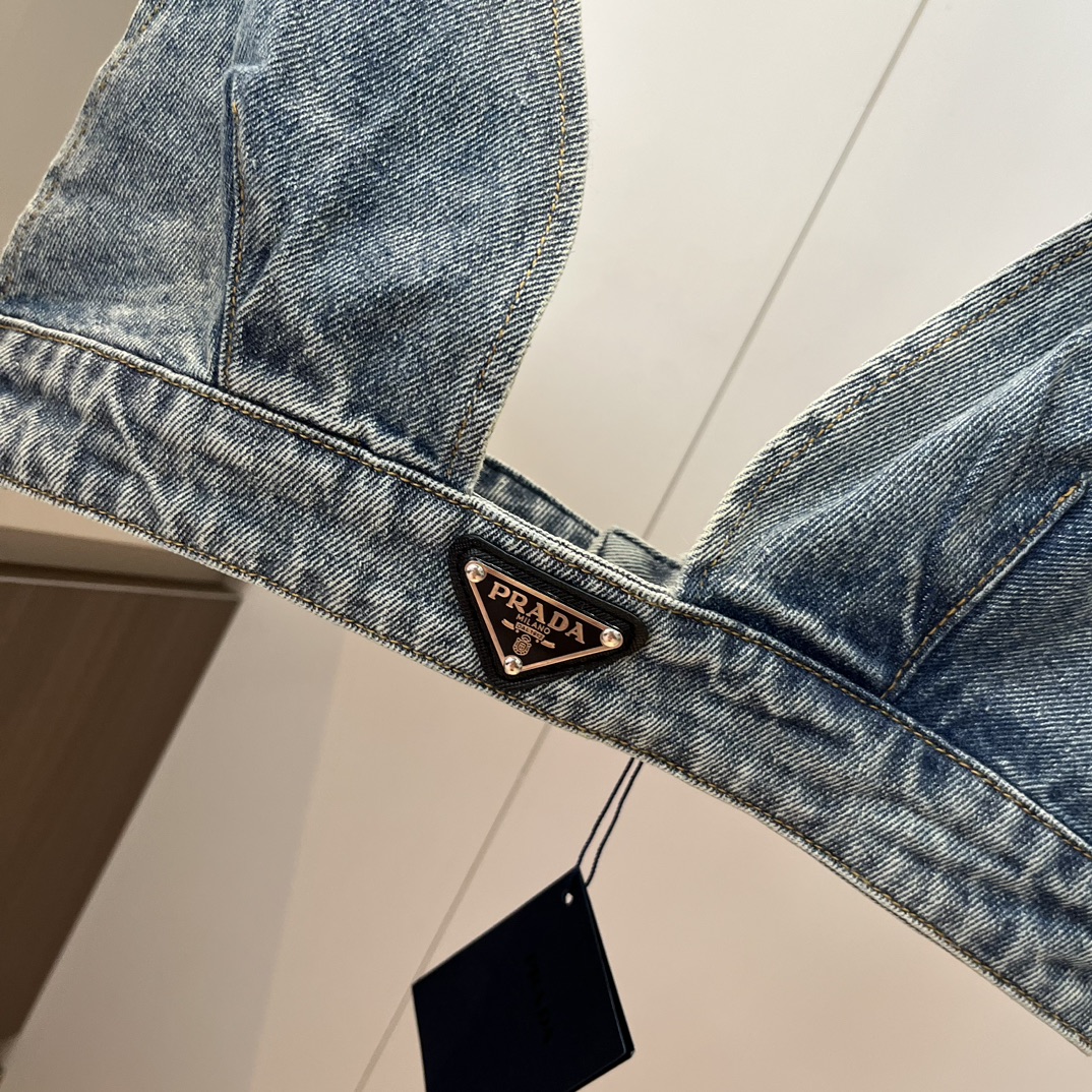 。

PRADA普拉达比基尼上衣，牛仔比基尼 S M L XL