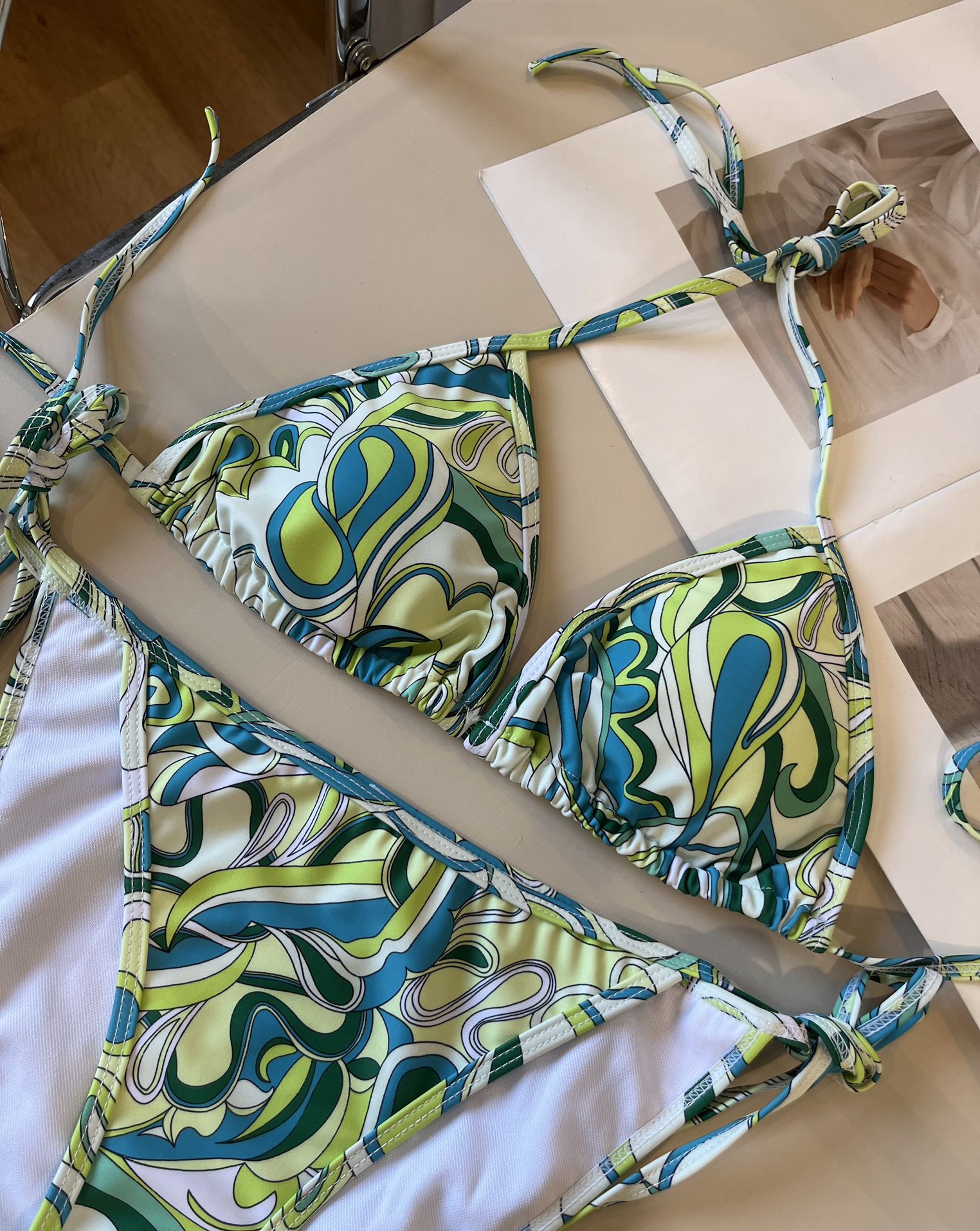 。

潮牌比基尼👙S M L