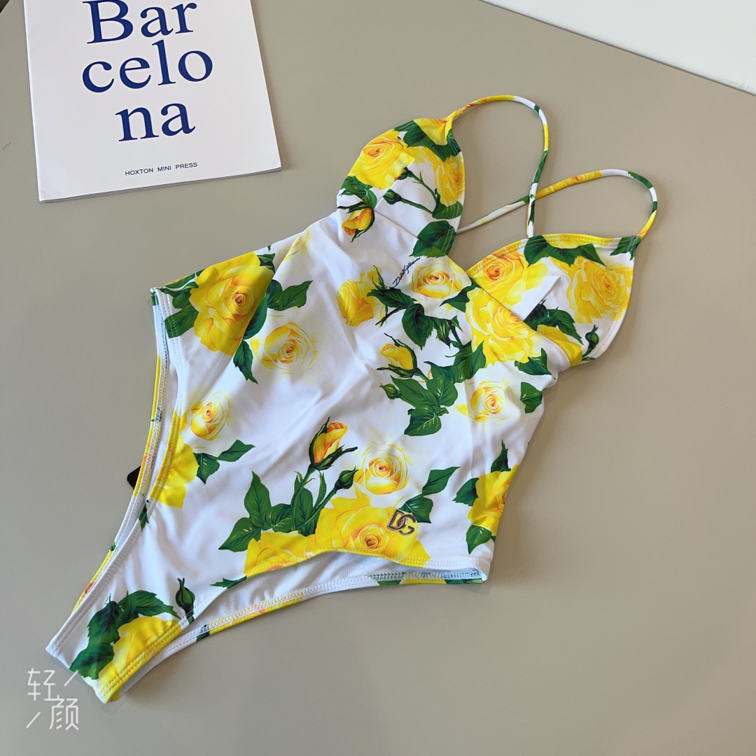 NO:303863,DG's new high-elastic fitness yoga suit sports suit~Shape waist vest (with chest pad)   slim buttock lifting to make it look slim and leggings. Size SM L X L swimsuits, swimsuits, bikinis19860909DG新款高弹力健身瑜伽服运动套装~塑腰小背心（带胸垫） 修身提臀显瘦打底裤脚 码数SM L X L泳衣泳裤比基尼,泳衣，泳裤，比基尼,swimsuits,bikinis,accessory