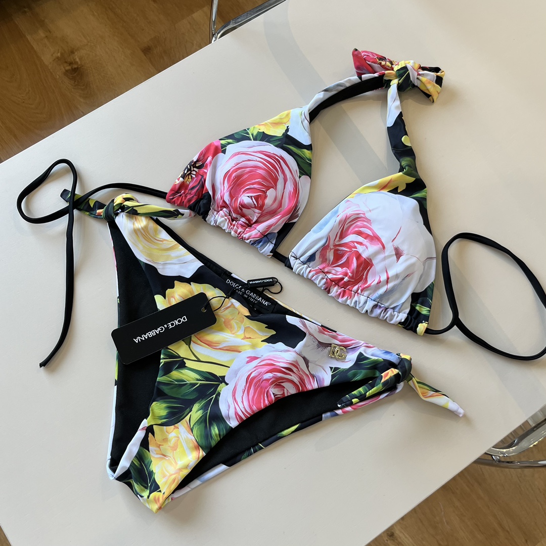 “Dougabana’s Versatile Bathing Suit: Comfortable Fabric, Various Settings, Easy Maintenance” - 图片 2