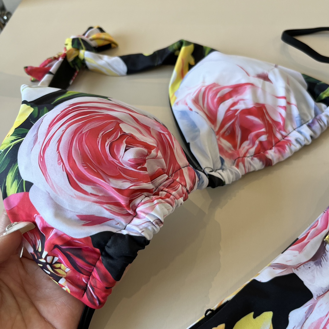 “Dougabana’s Versatile Bathing Suit: Comfortable Fabric, Various Settings, Easy Maintenance” - 图片 5